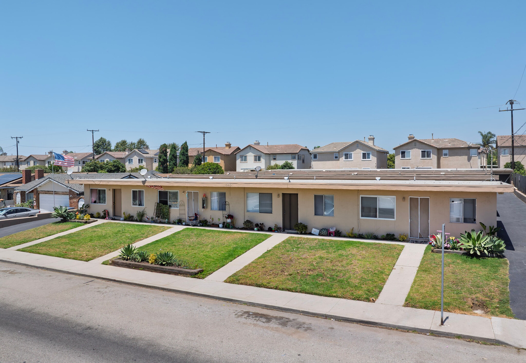 1525 W 9th St, Oxnard, CA for Sale