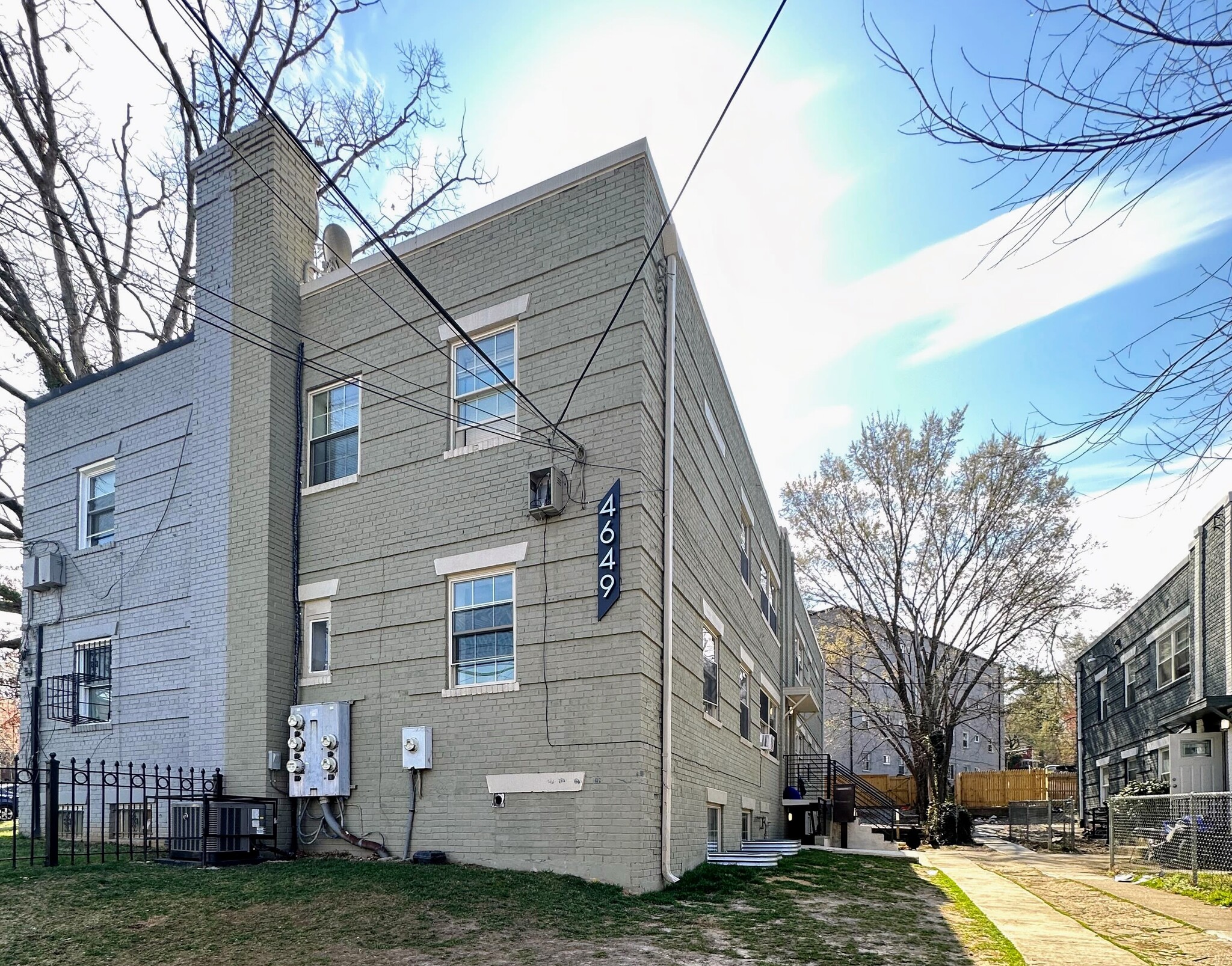 4649 Hillside Rd SE, Washington, DC for Sale