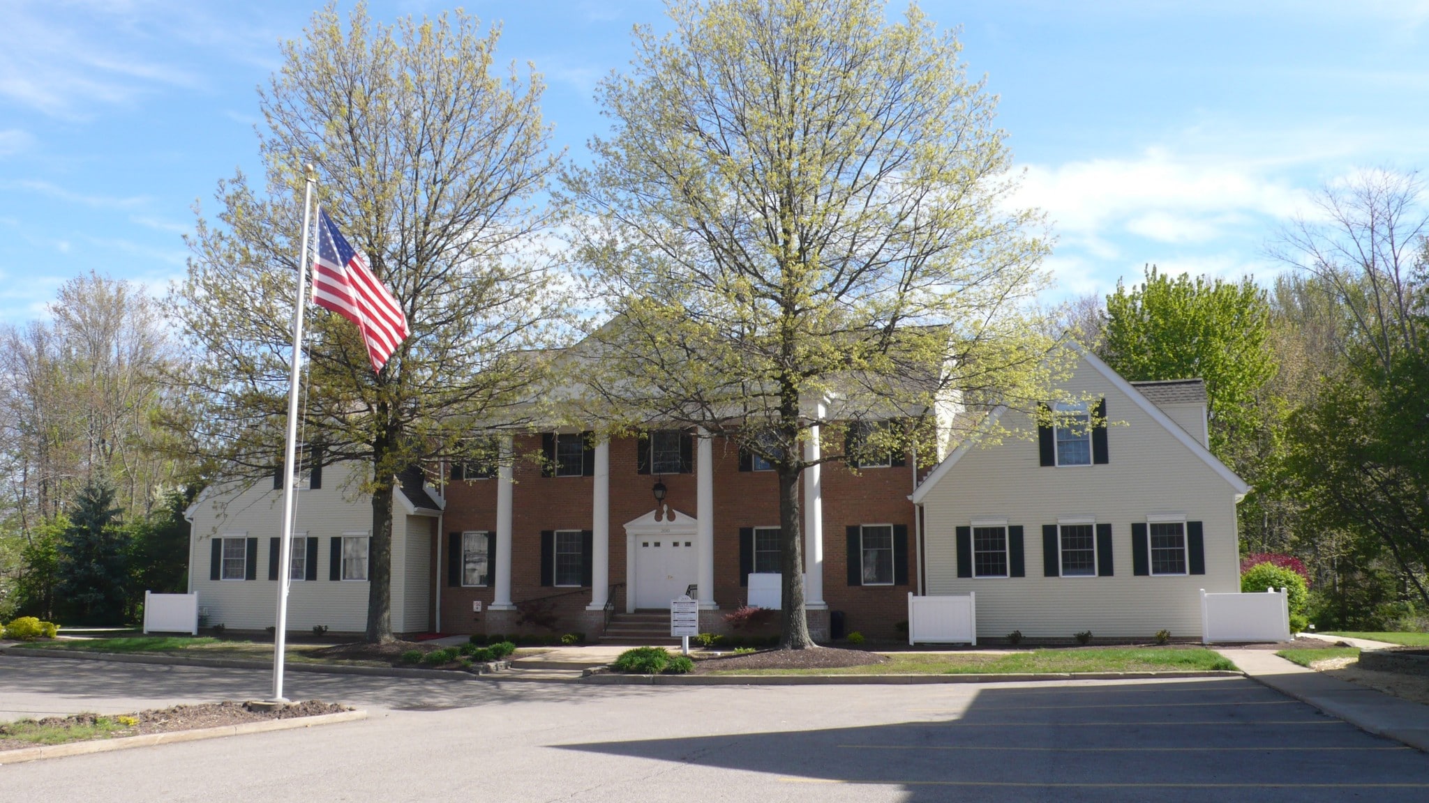 255 Park Pl, Chagrin Falls, OH for Sale
