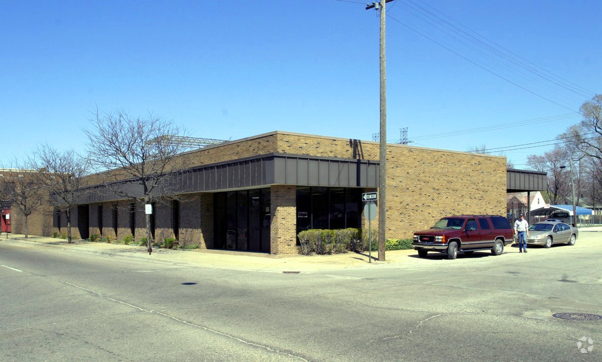 2044 Peck St, Muskegon, MI for Sale