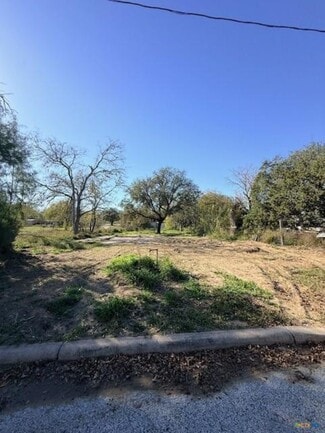 Pleasanton, TX Residential Land - 909 Ohio st
