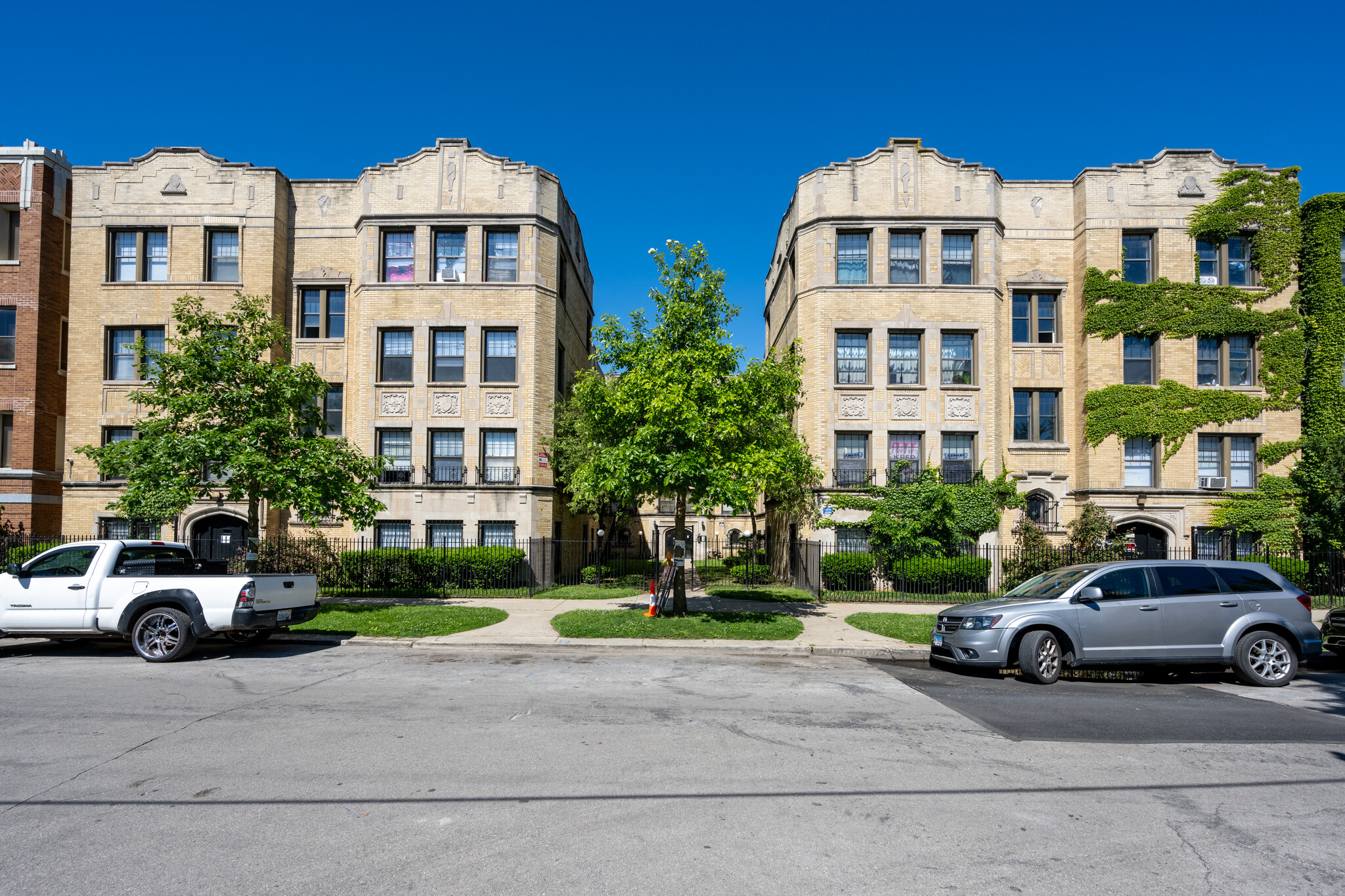 6938 S Clyde Ave, Chicago, IL for Sale