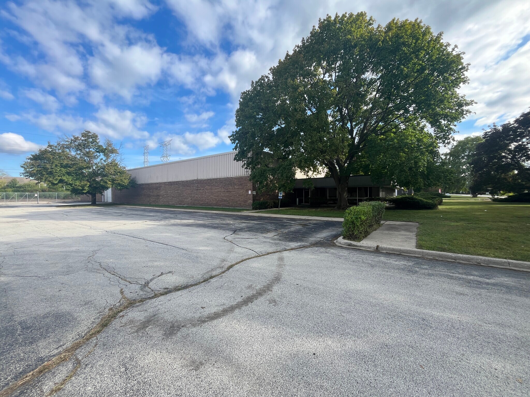 333 W Washington Blvd, Mundelein, IL for Sale