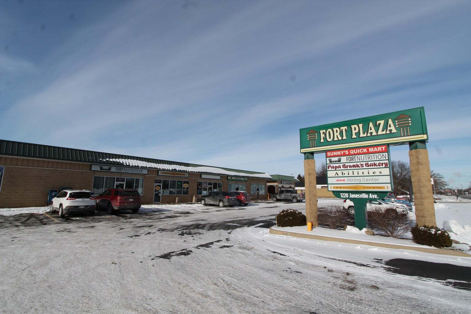 1220 Janesville Ave, Fort Atkinson, WI for Sale