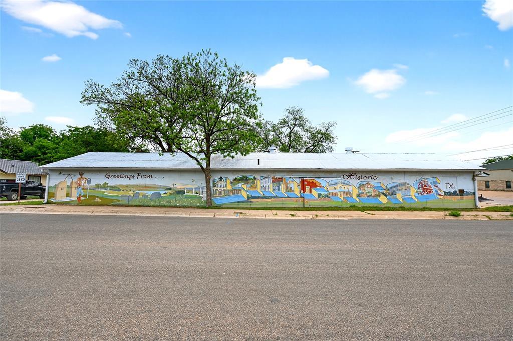 401 E 6th St, Lampasas, TX for Sale