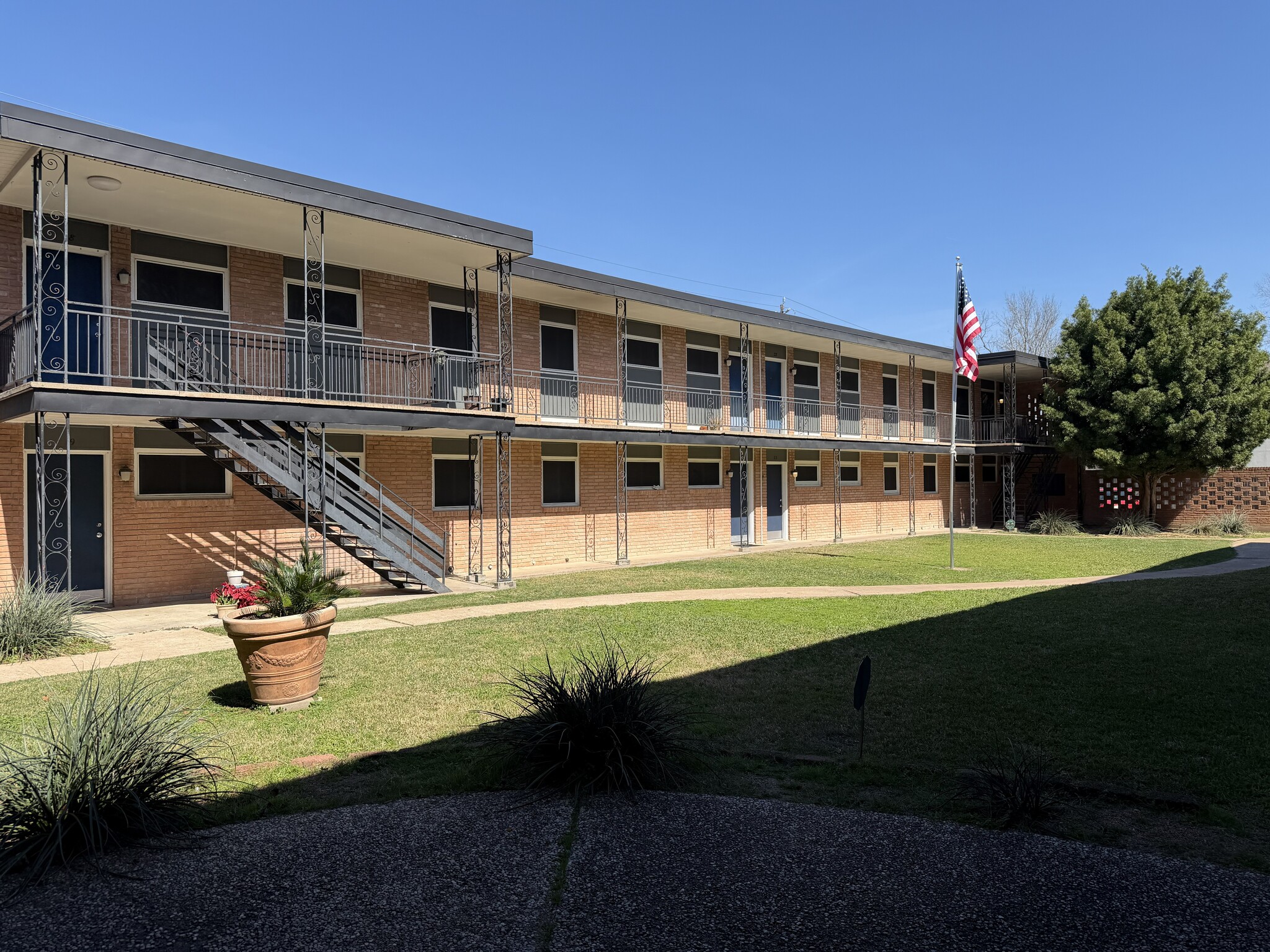 9733 Neuens Rd, Houston, TX for Sale