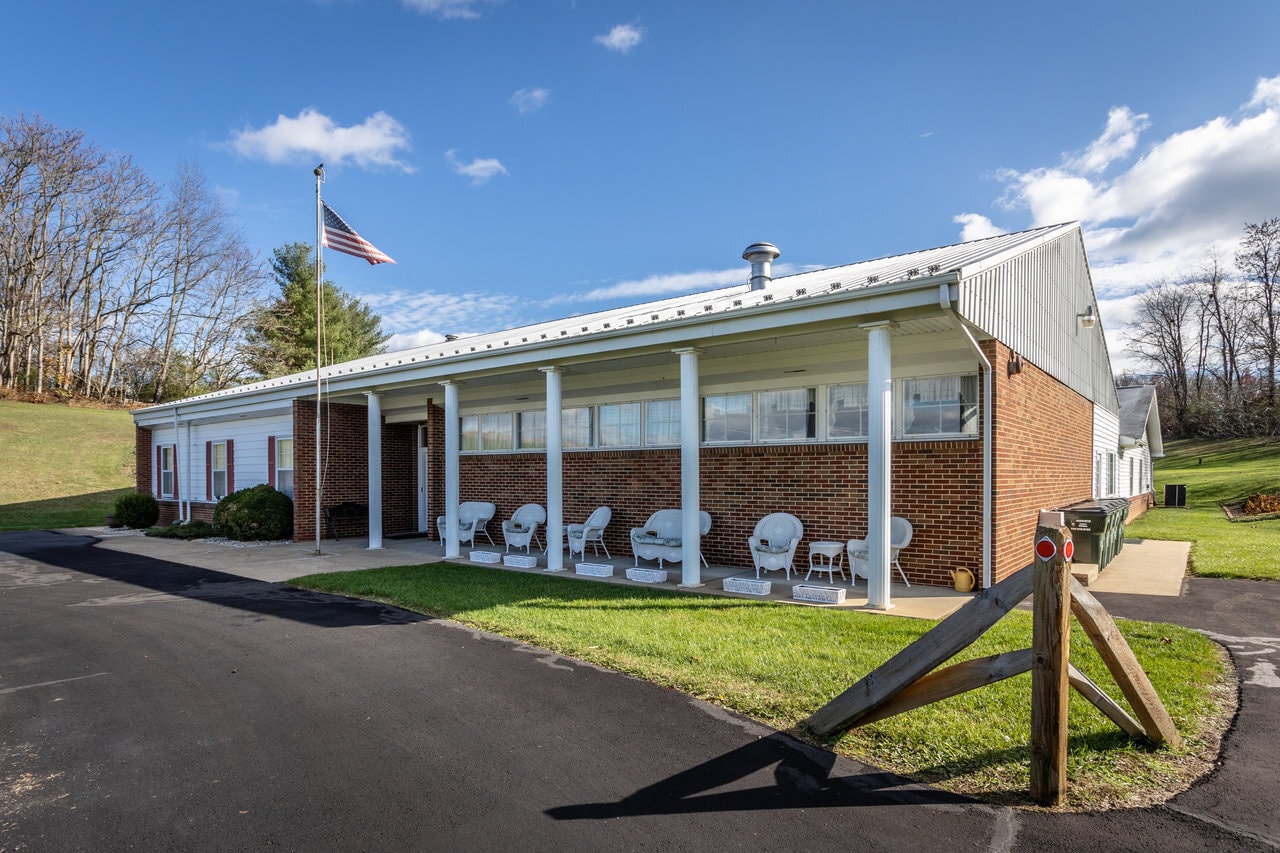 8 Rainbow Ln, Waynesboro, VA for Sale