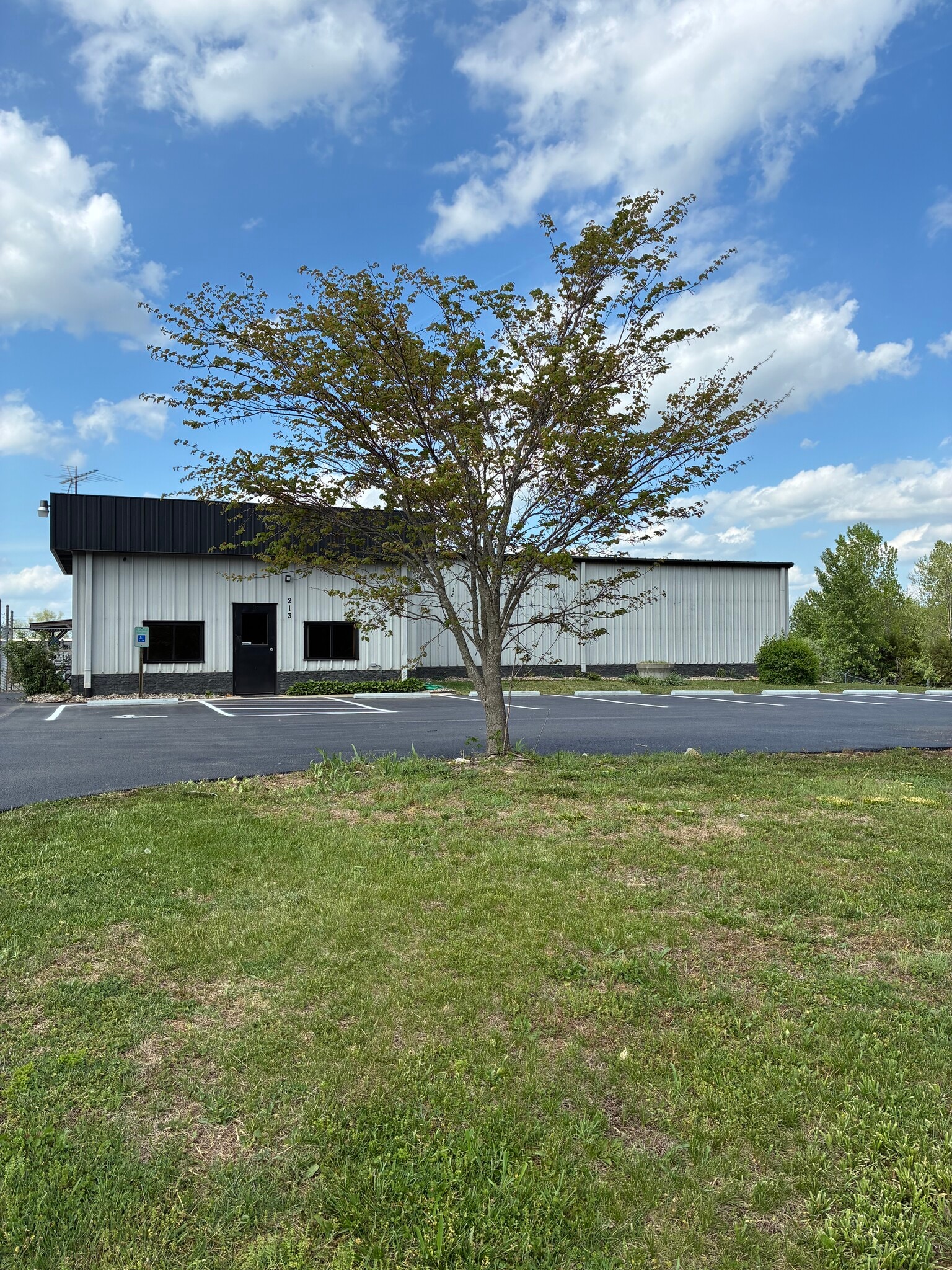213 Corporate Dr, Elizabethtown, KY for Rent