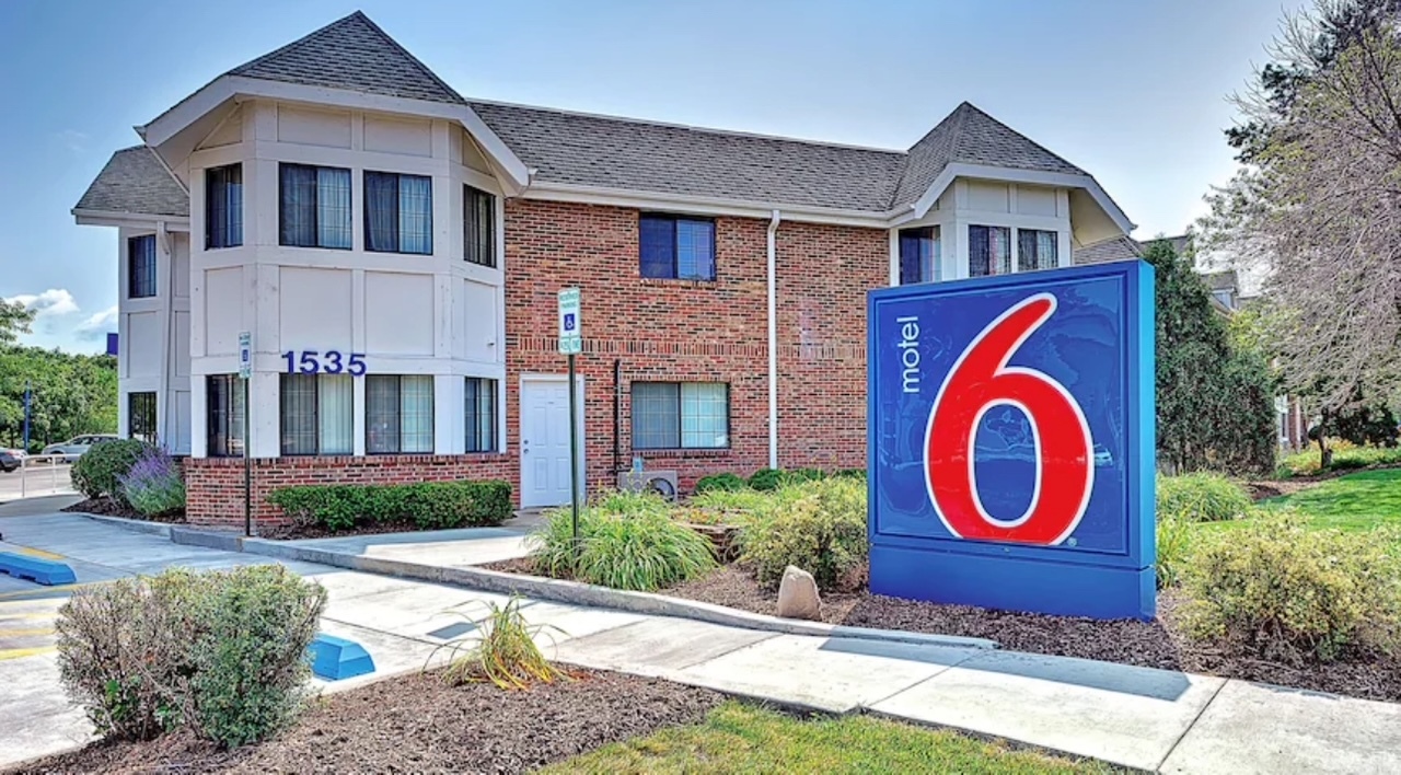 1535 W Milwaukee Ave, Glenview, IL for Sale