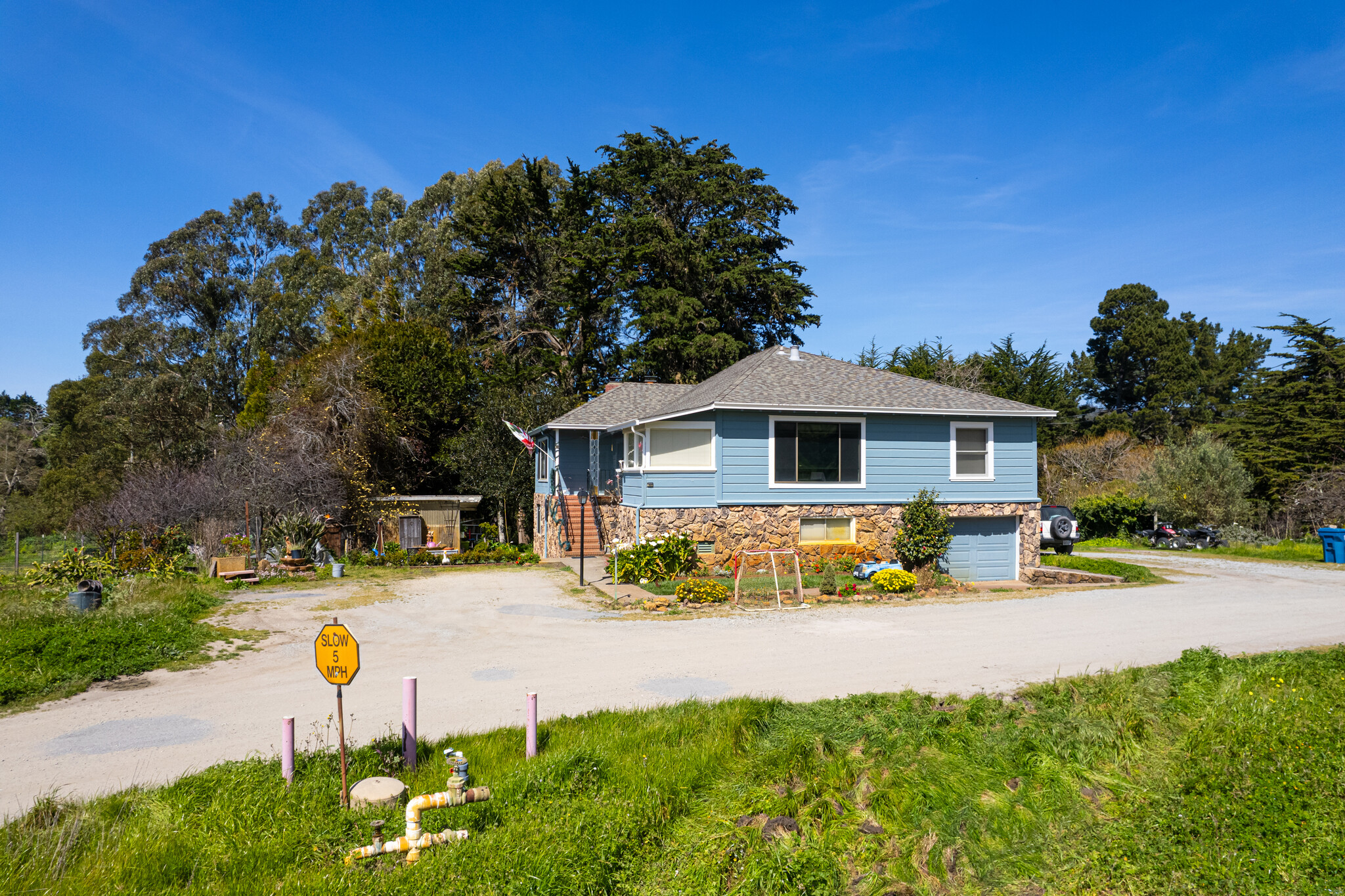 925 Miramontes St, Half Moon Bay, CA for Sale