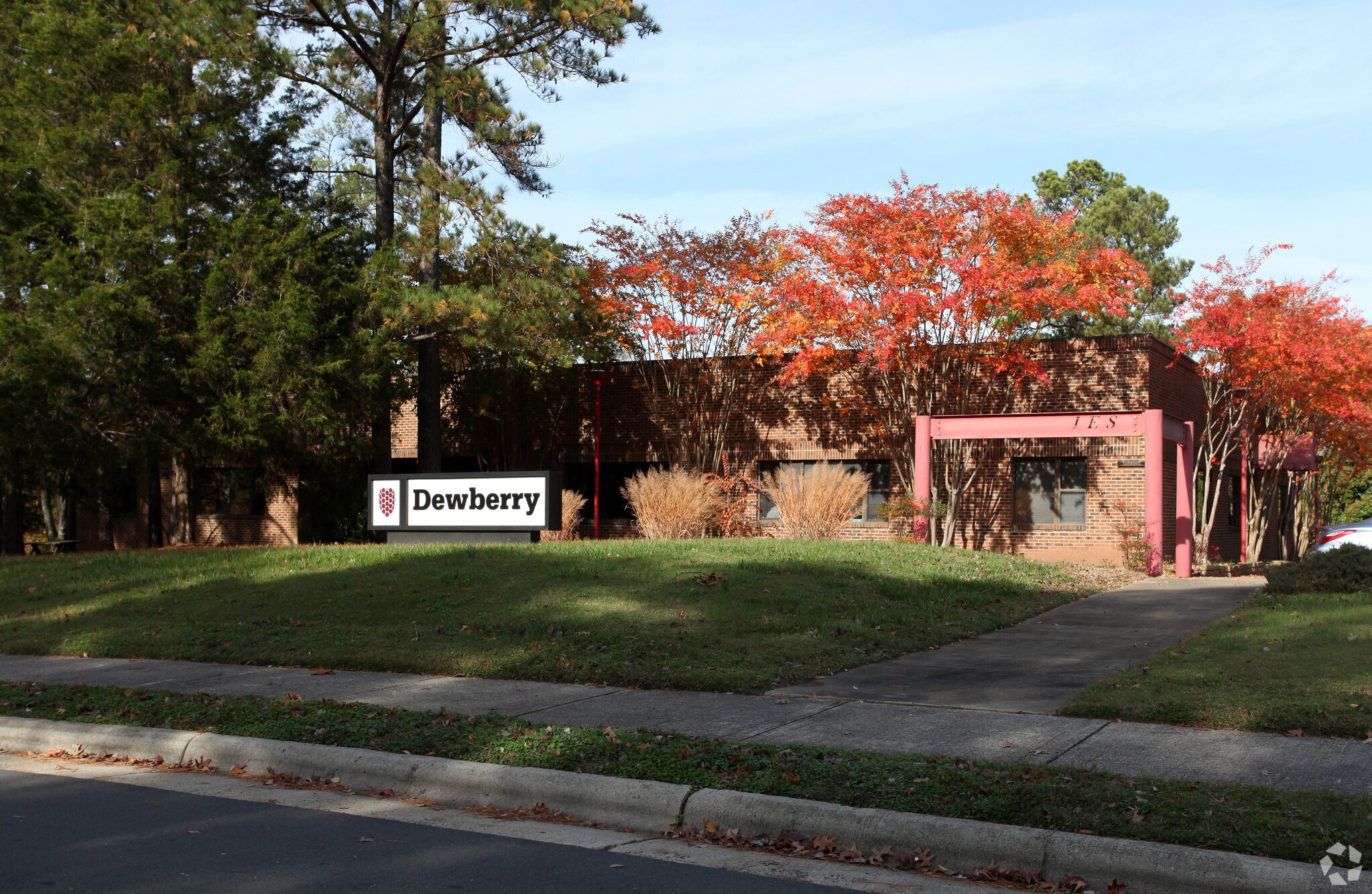 605 Eastowne Dr, Chapel Hill, NC for Sale