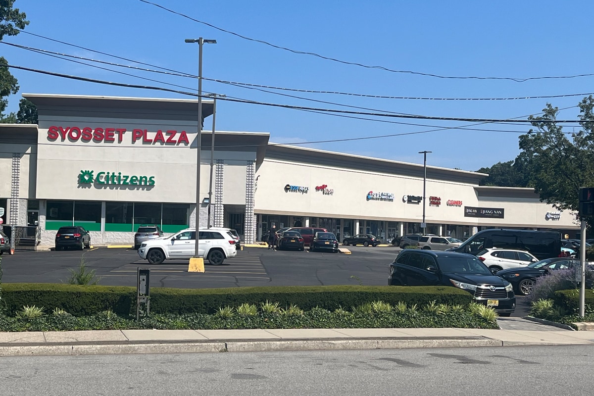 621 Jericho Tpke, Syosset, NY for Rent