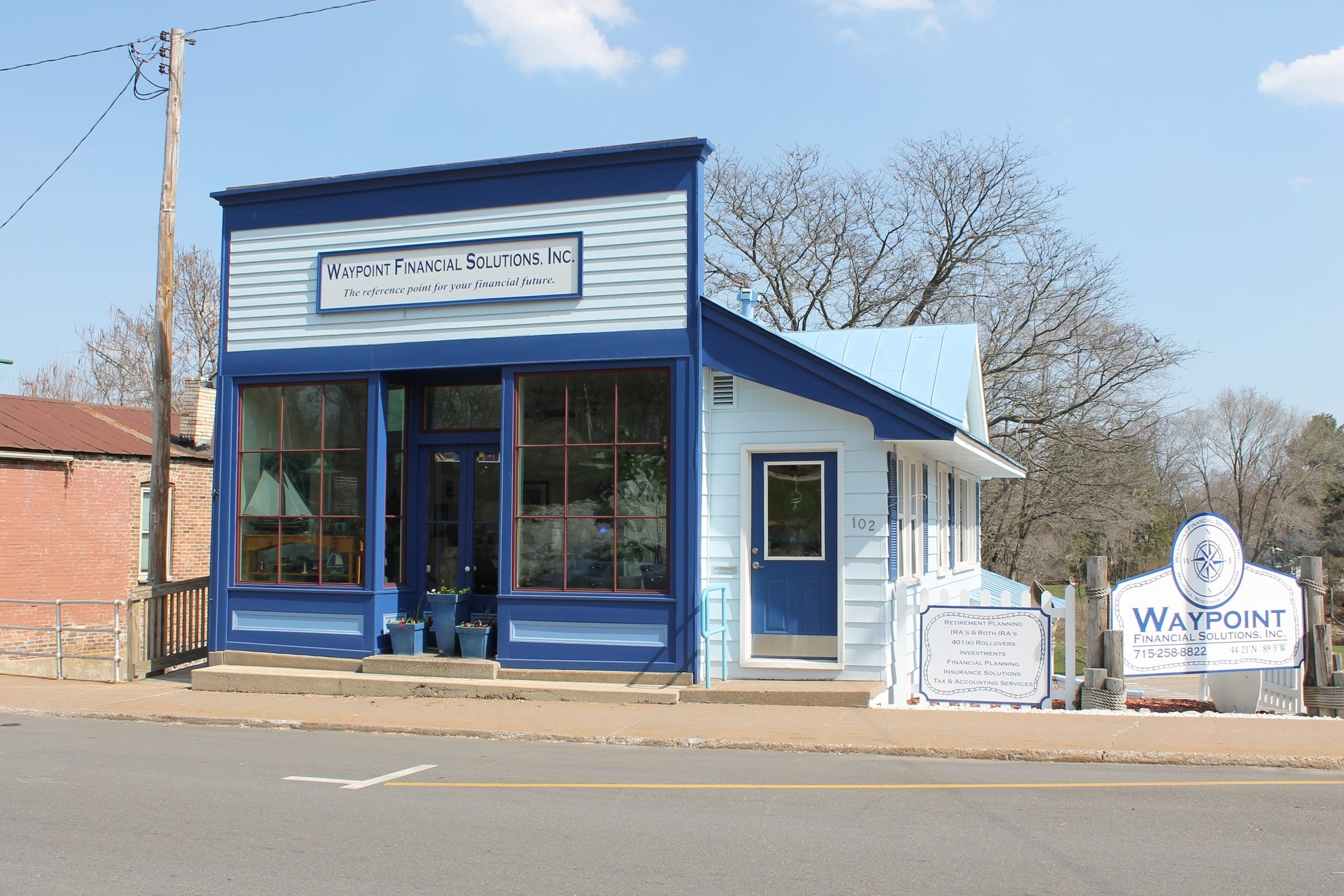 102 Water St, Waupaca, WI for Sale