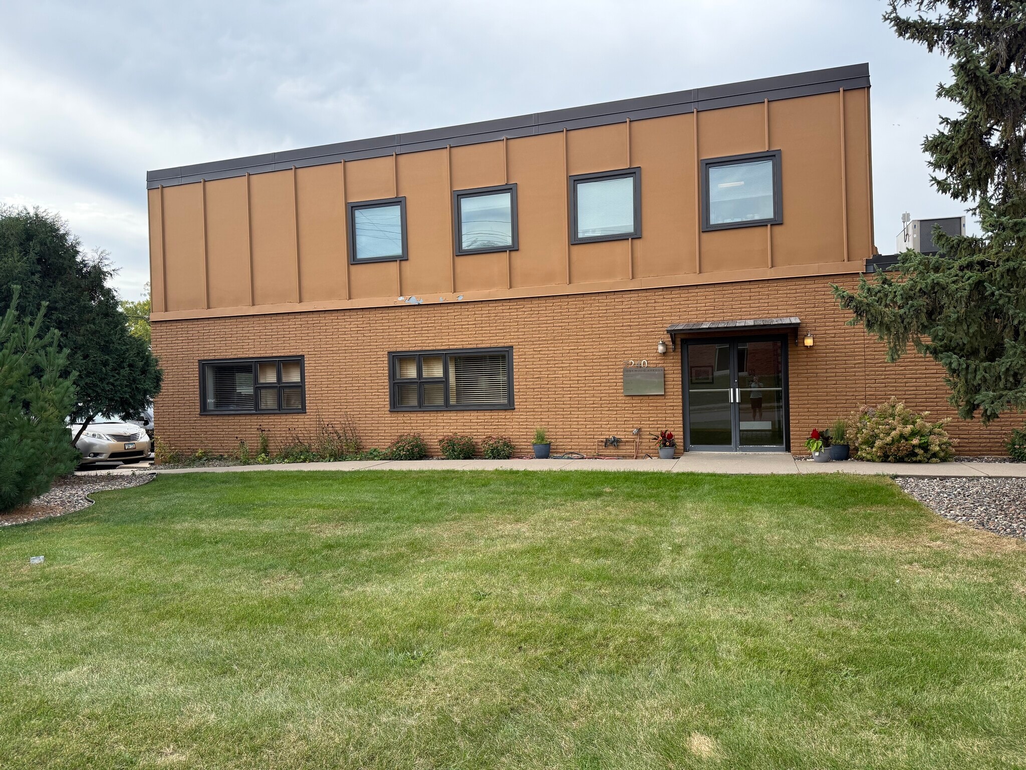 2238-2240 Edgewood Ave S, Minneapolis, MN for Rent