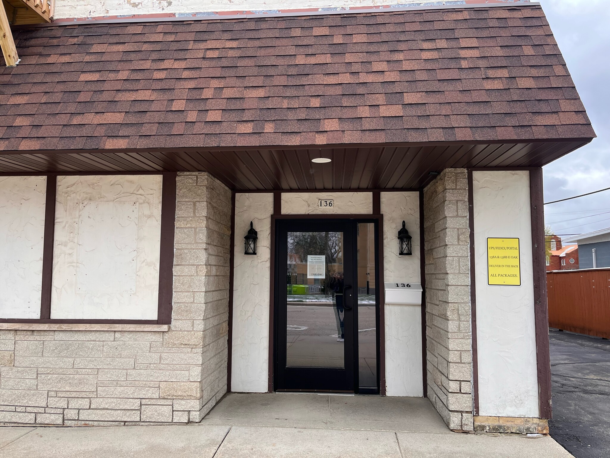 136 E Oak St, Juneau, WI for Rent