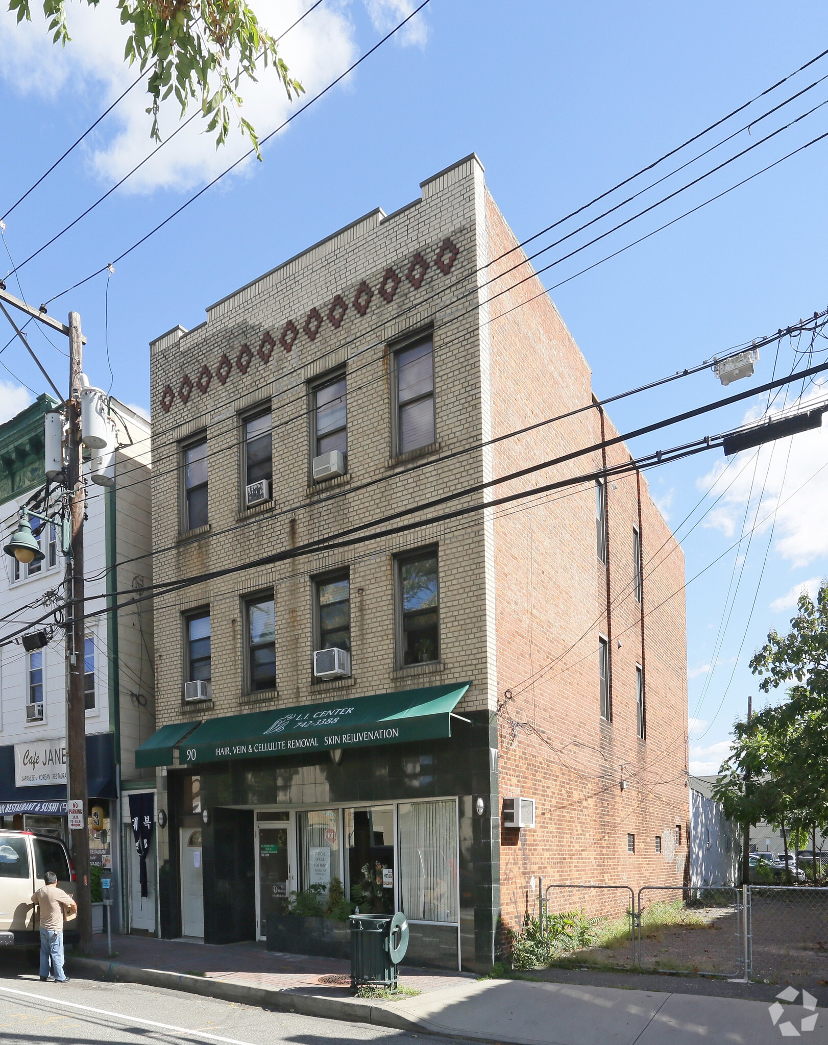 90 Main St, Mineola, NY for Rent