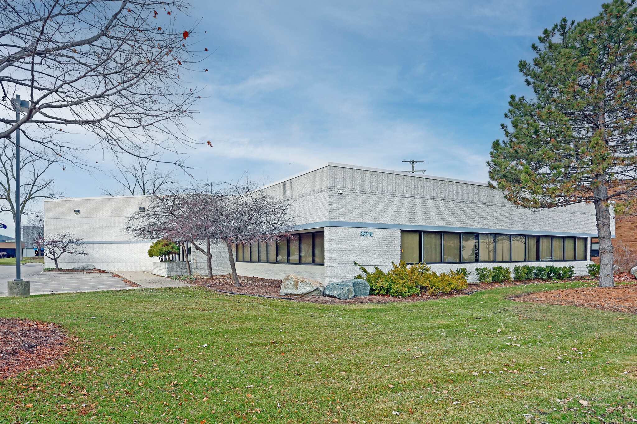 35715 Stanley Dr, Sterling Heights, MI for Rent