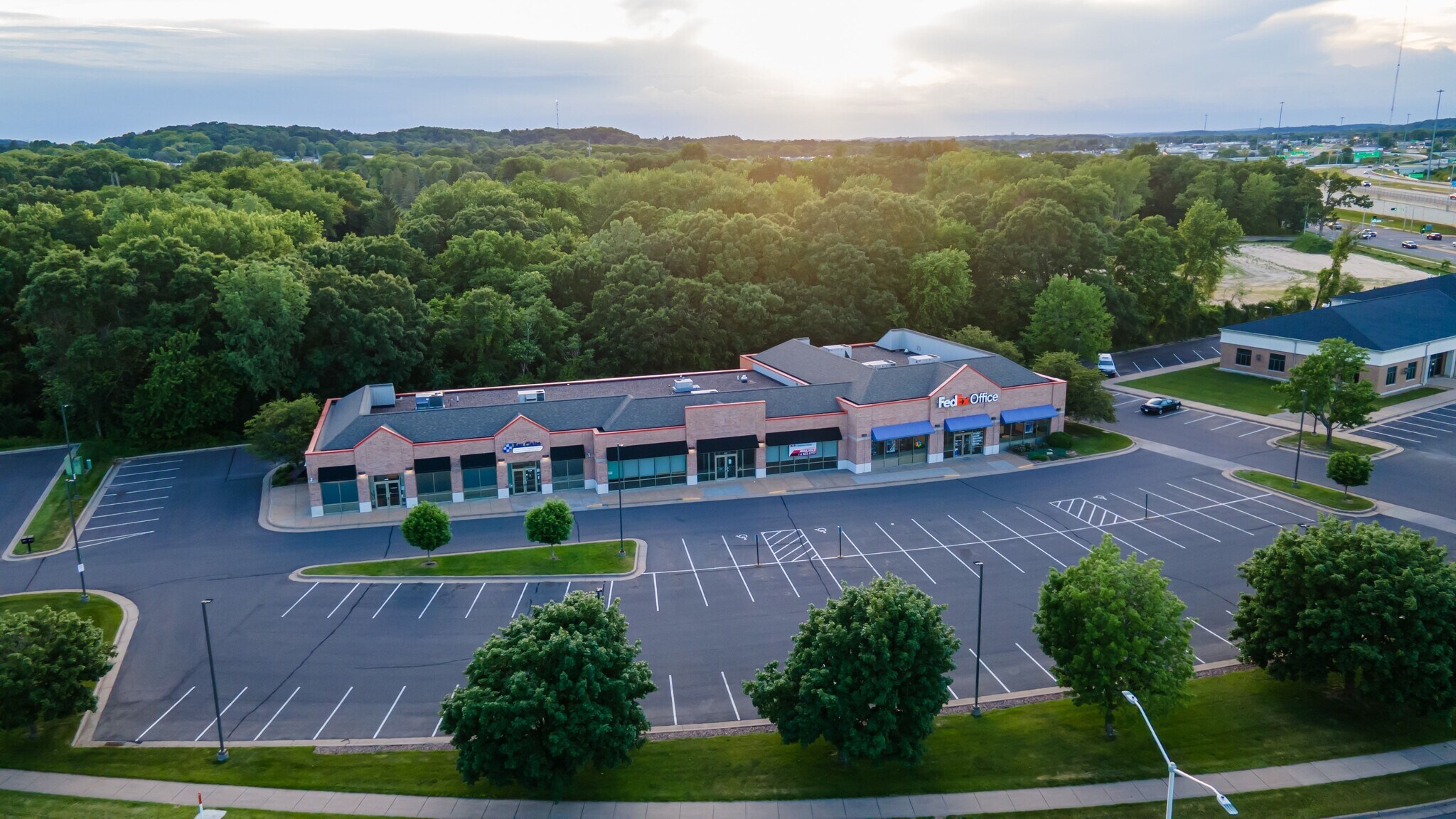 3418-3450 Oakwood Hills Pky, Eau Claire, WI for Rent