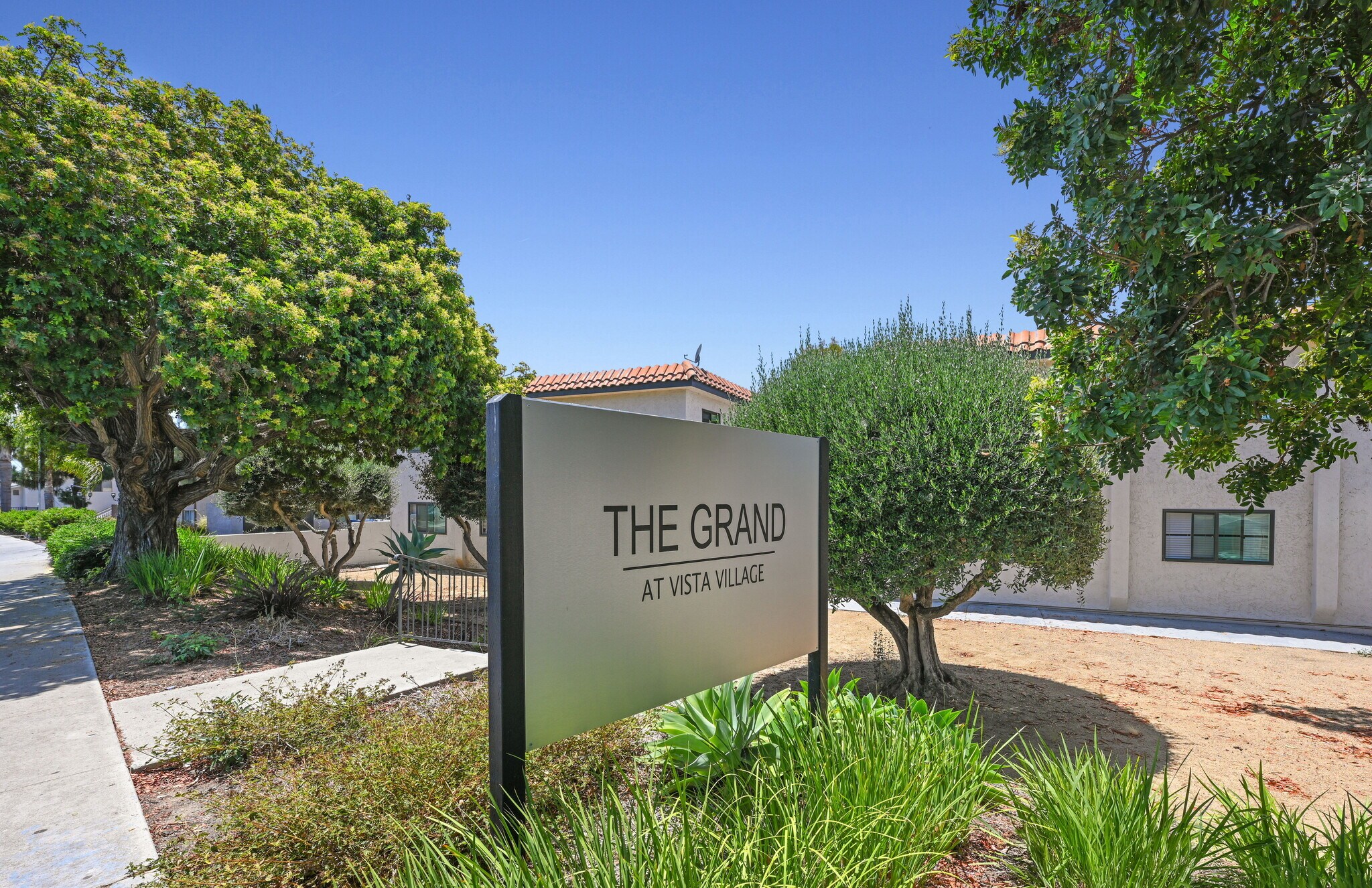 628 W California Ave, Vista, CA for Sale