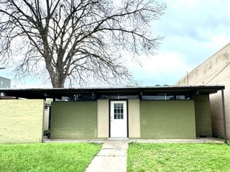 Cuero, TX Medical - 611 N Esplanade St