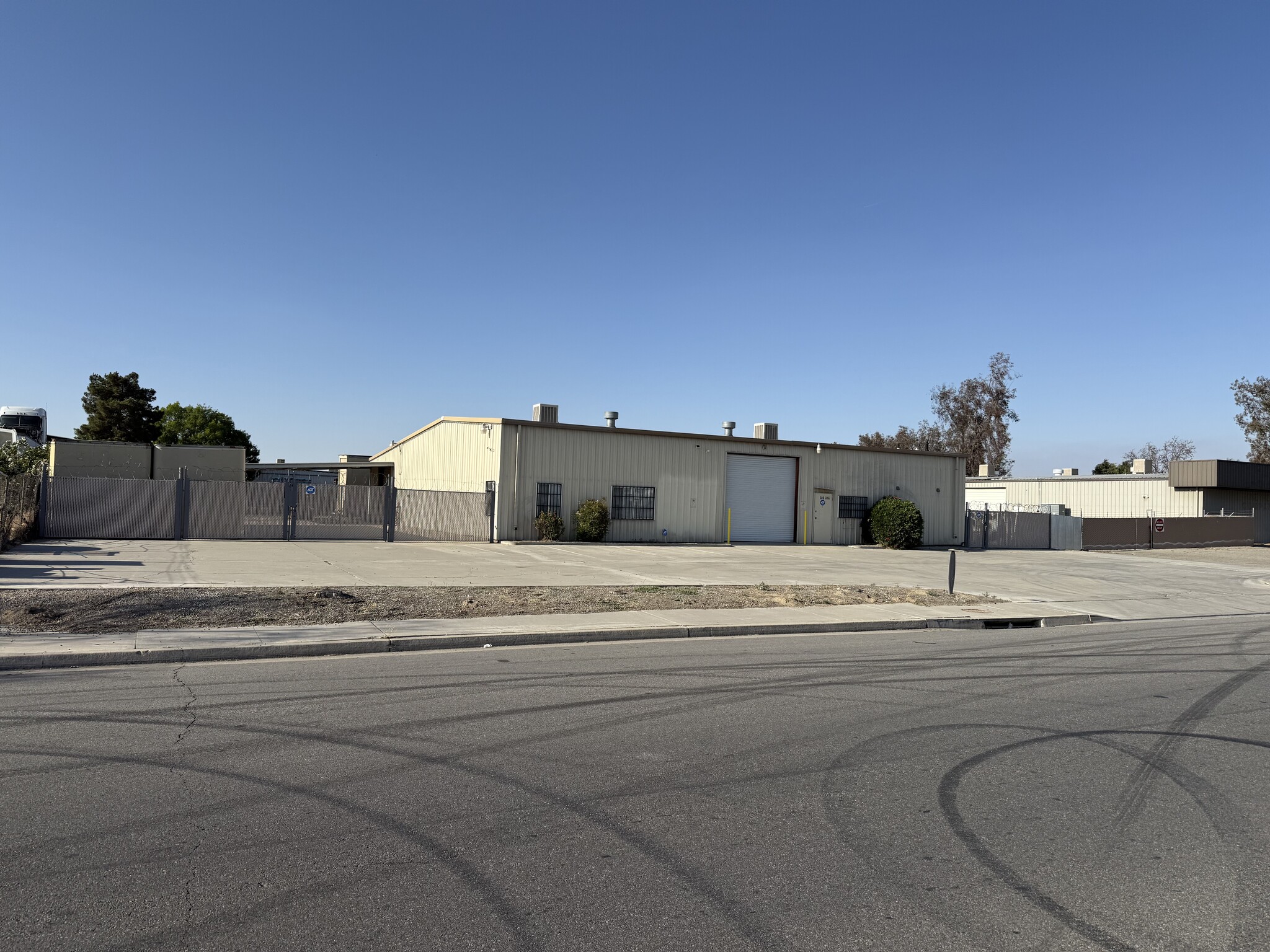 300 Watts Dr, Bakersfield, CA for Sale