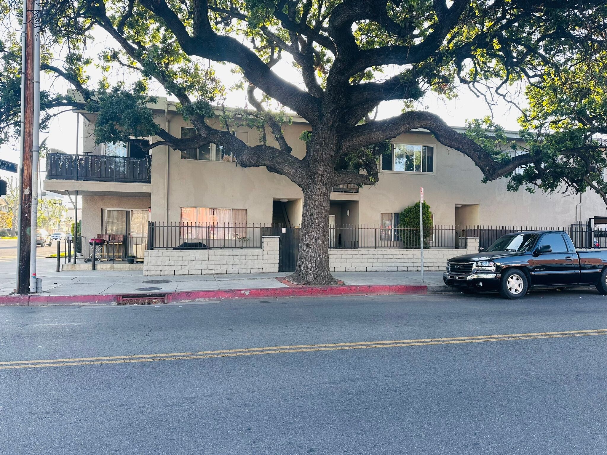 14703 Victory Blvd, Van Nuys, CA for Sale