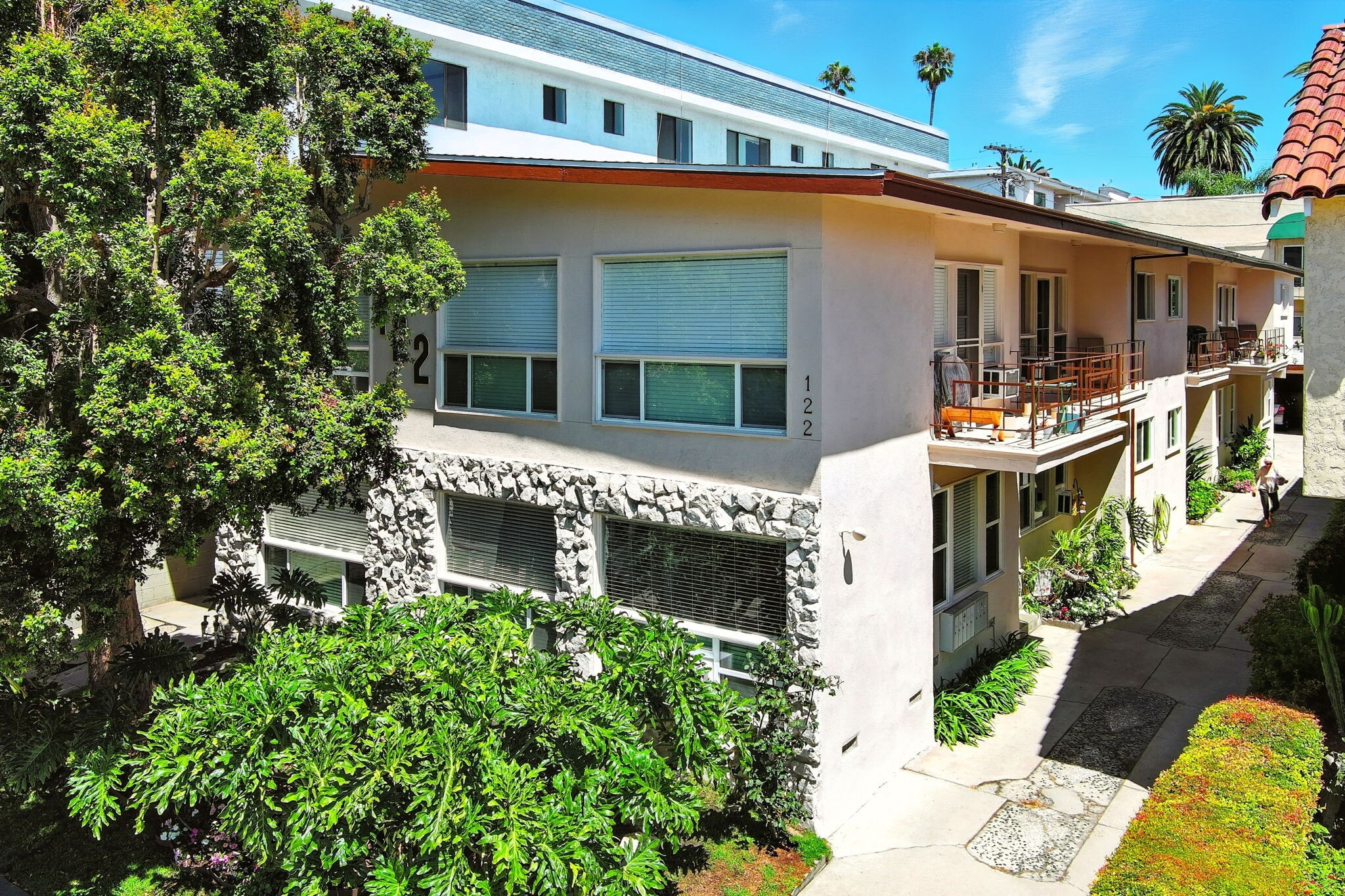 122 N Croft Ave, Los Angeles, CA for Sale