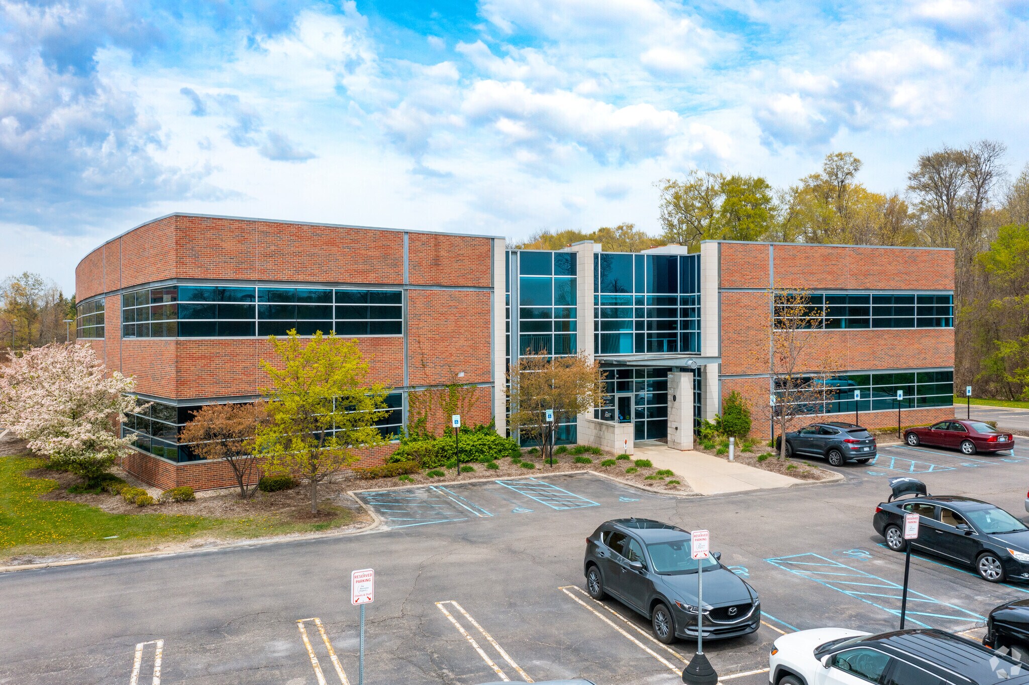 20000 Victor Pky Livonia, MI 48152 Office Property for Lease on