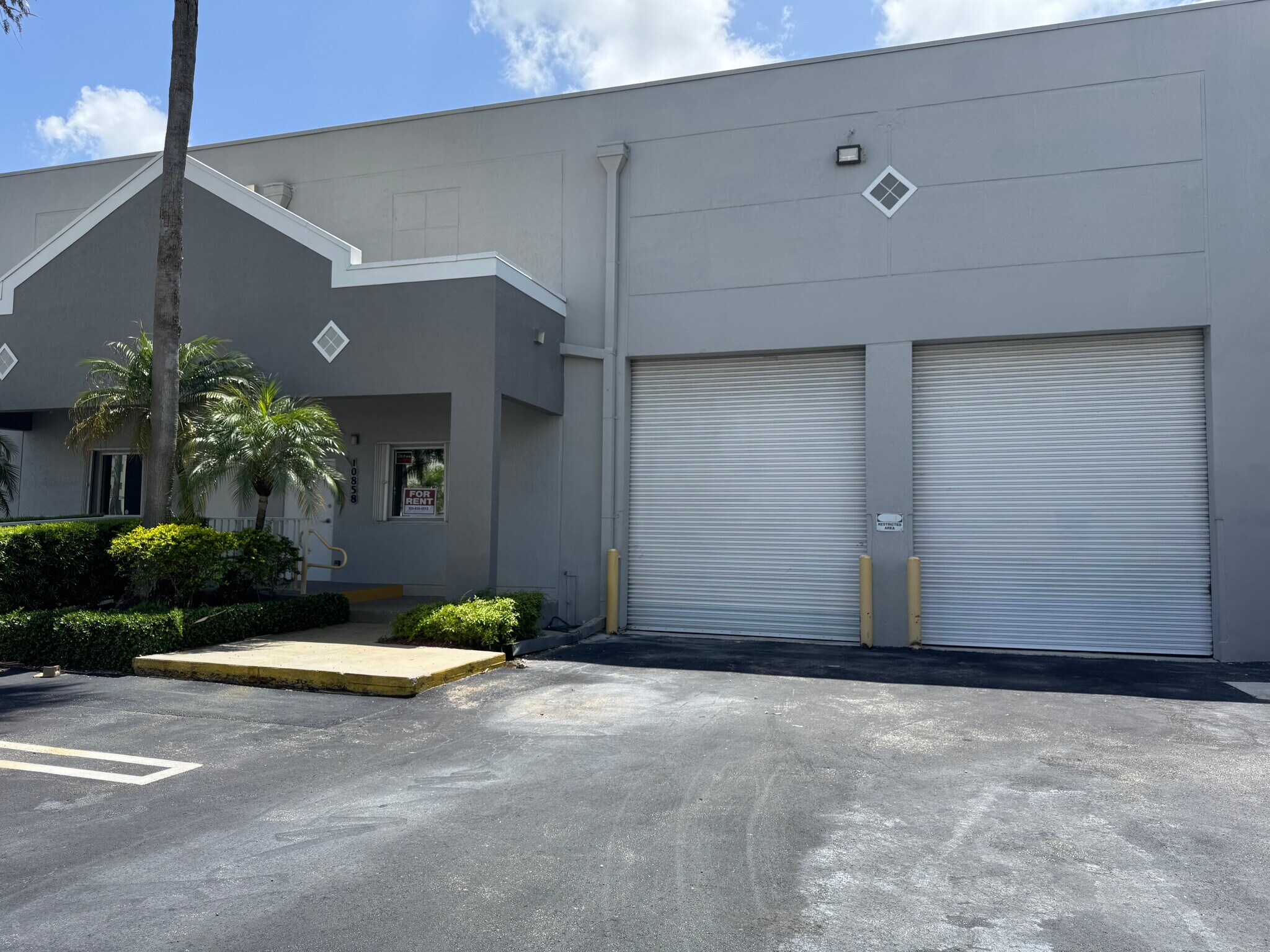 10858 NW 27th St, Doral, FL for Rent