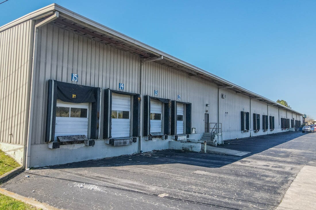 18 Grimes Dr Guntersville, AL 35976 Industrial Property for Sale on