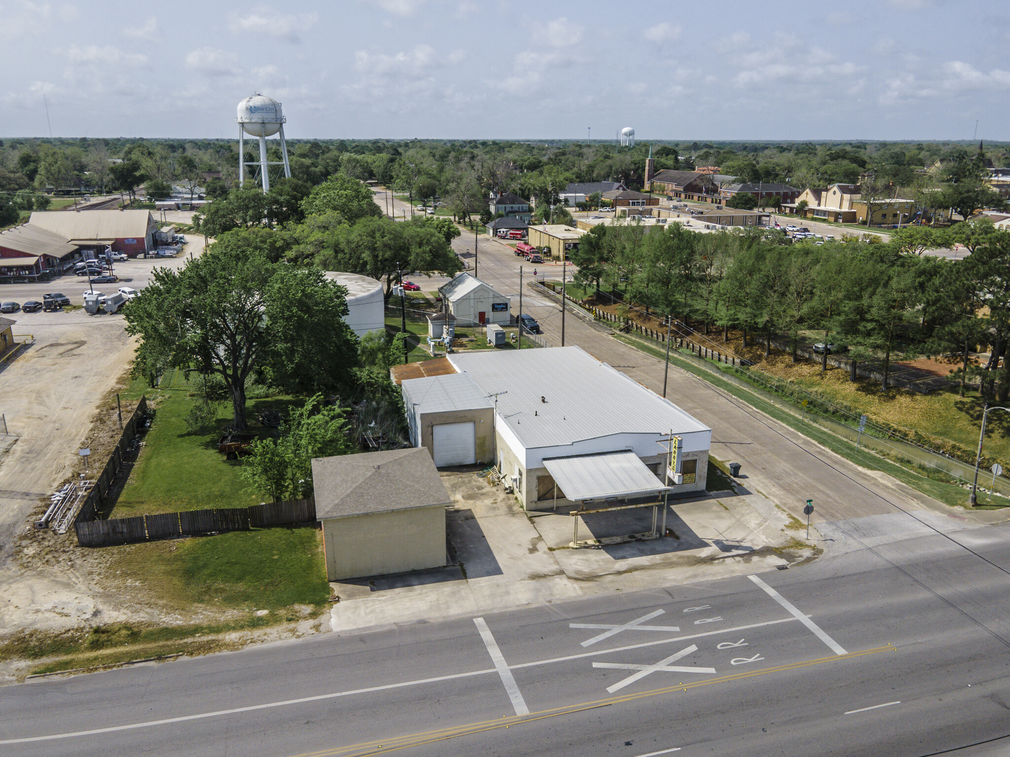 2002 7TH St, Bay City, TX for Sale