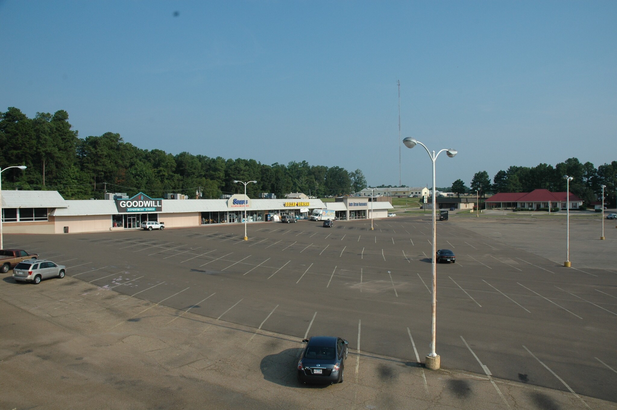 19001936 N West Ave El Dorado, AR 71730 Shopping Center Property for