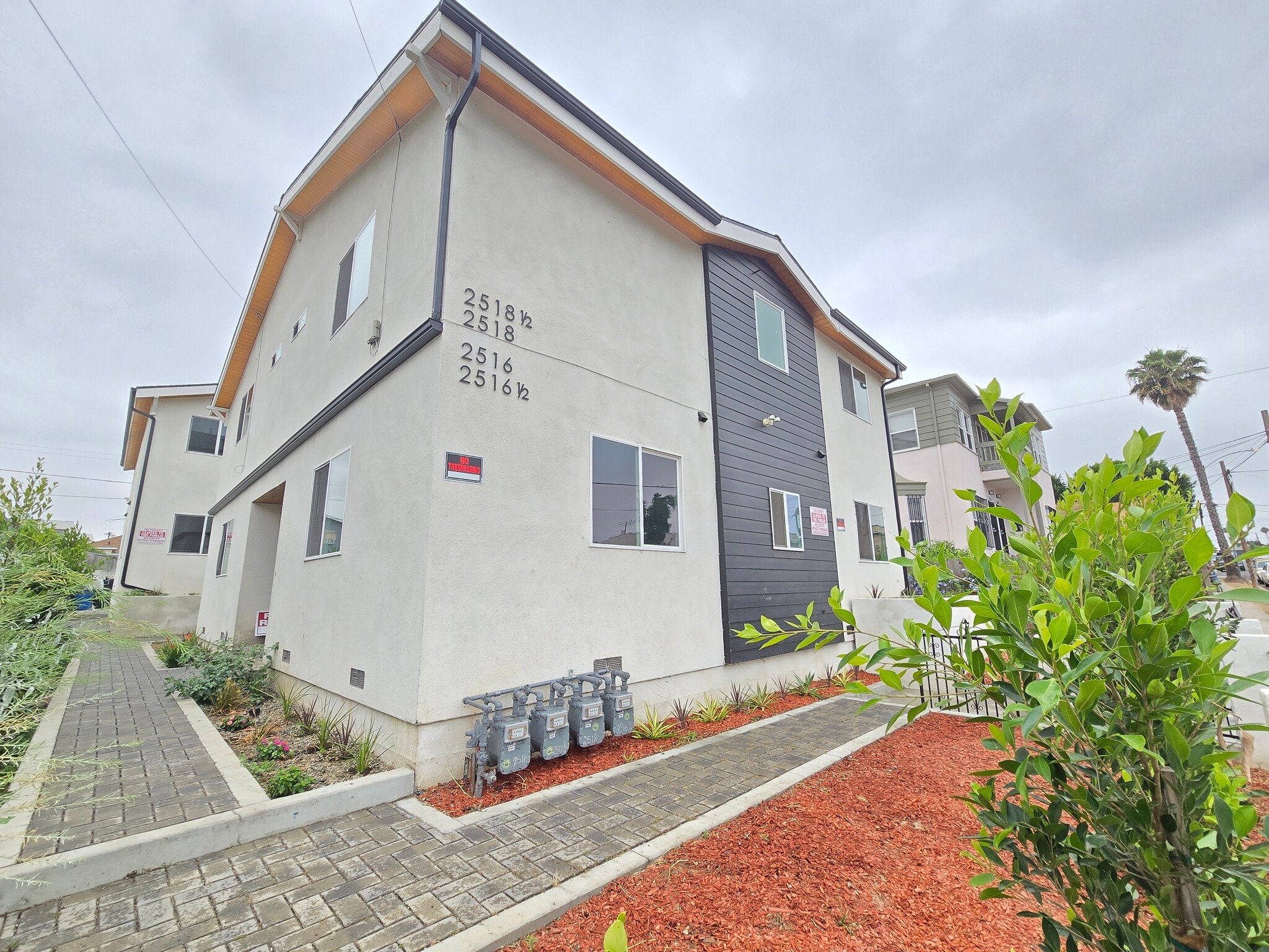 2516 Malabar St, Los Angeles, CA for Sale