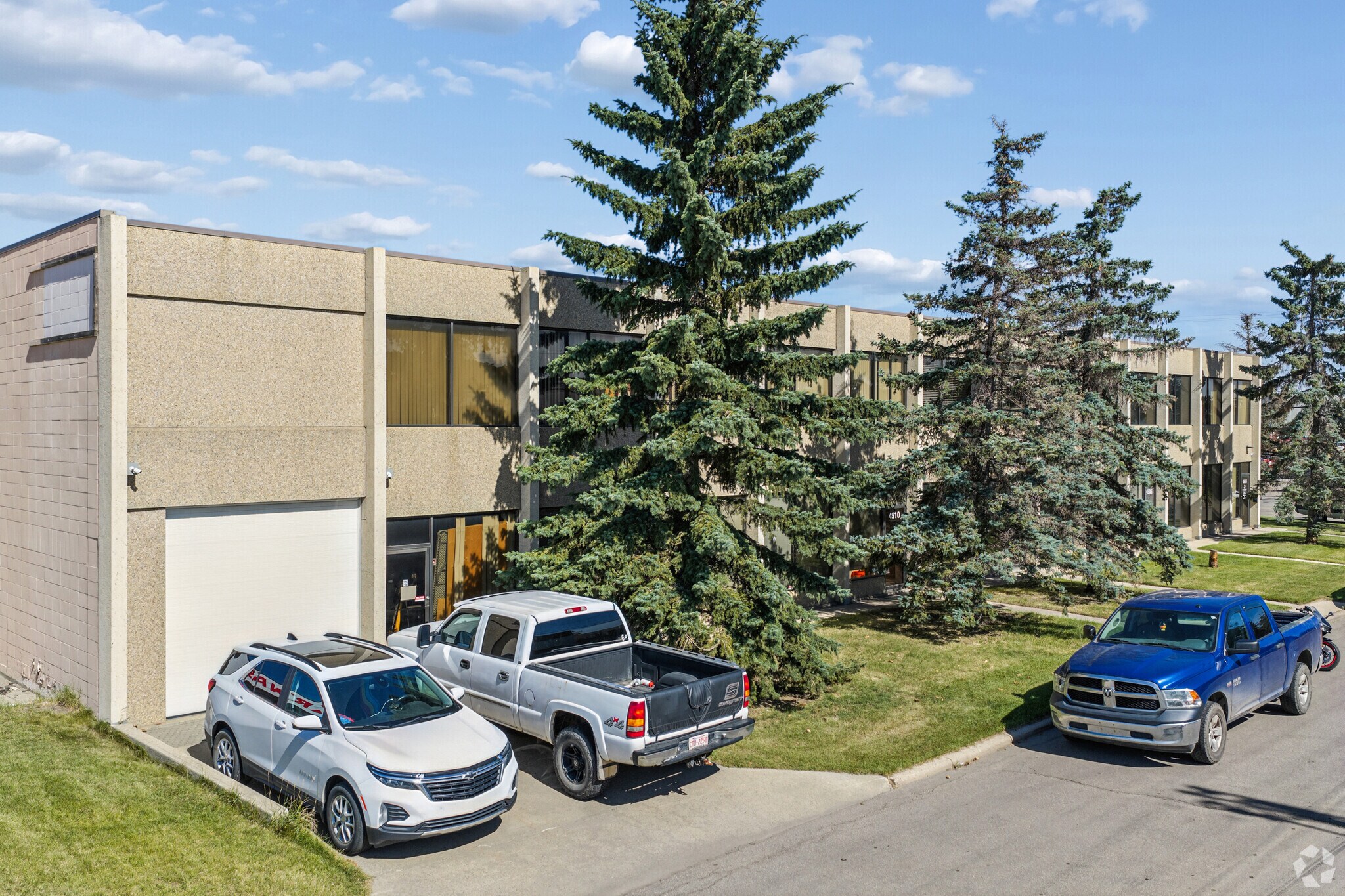 4904-4910 75 Av NW, Edmonton, AB for Rent