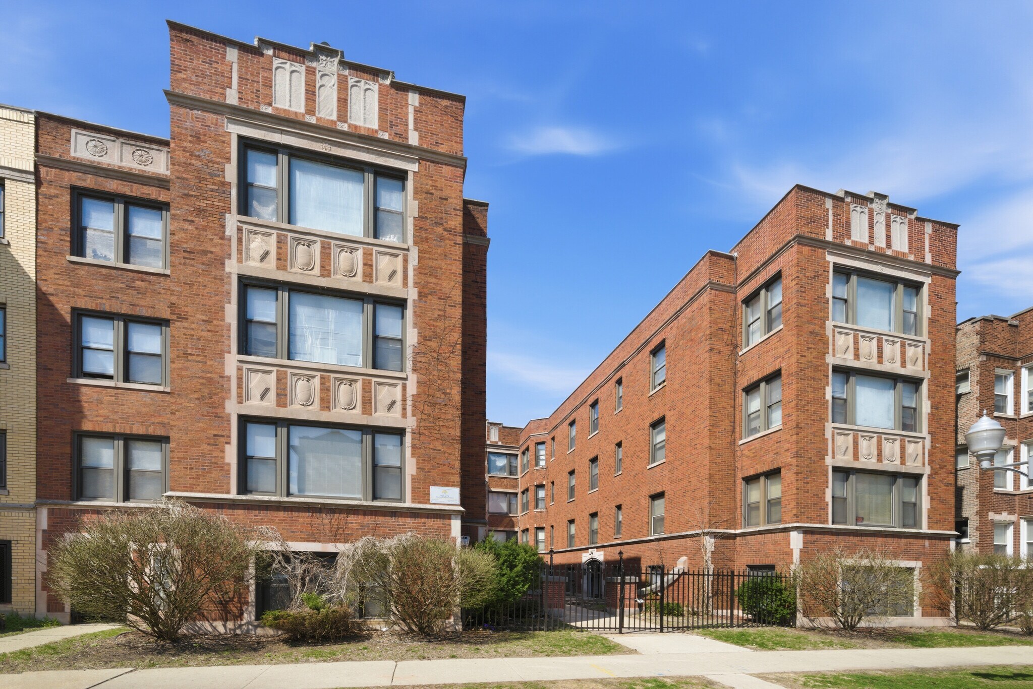 6734 S East End Ave, Chicago, IL for Sale