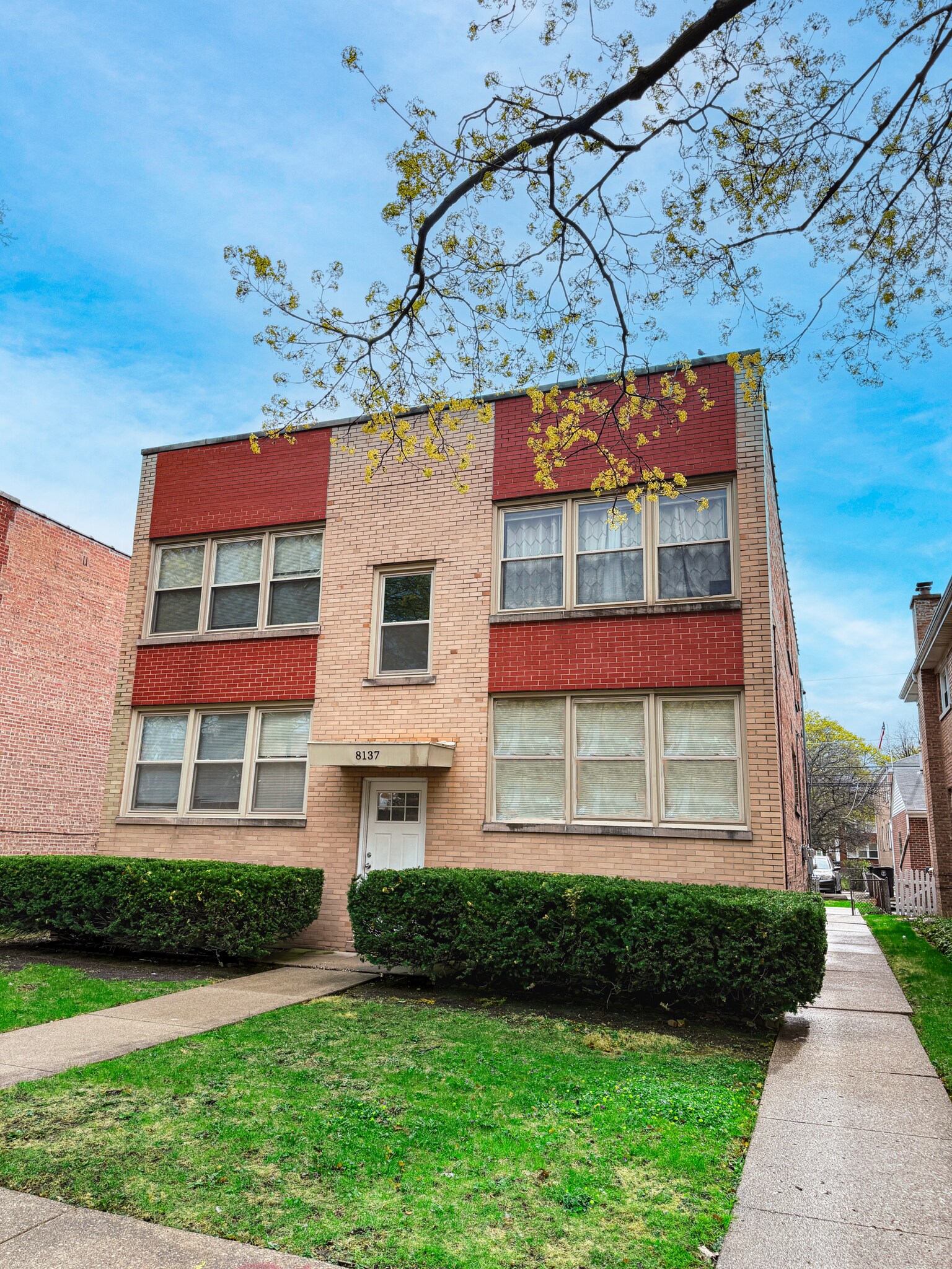 8137 Keating Ave, Skokie, IL for Sale