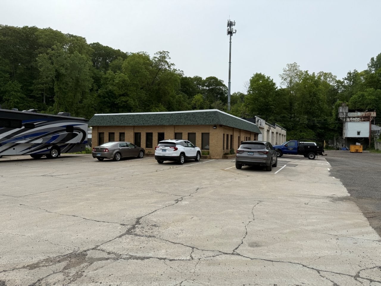 352 S Main St, Newtown, CT for Rent