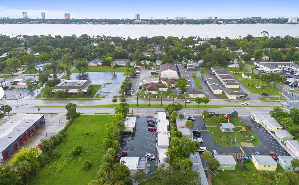 828 Ridgewood Ave, Daytona Beach, FL for Sale