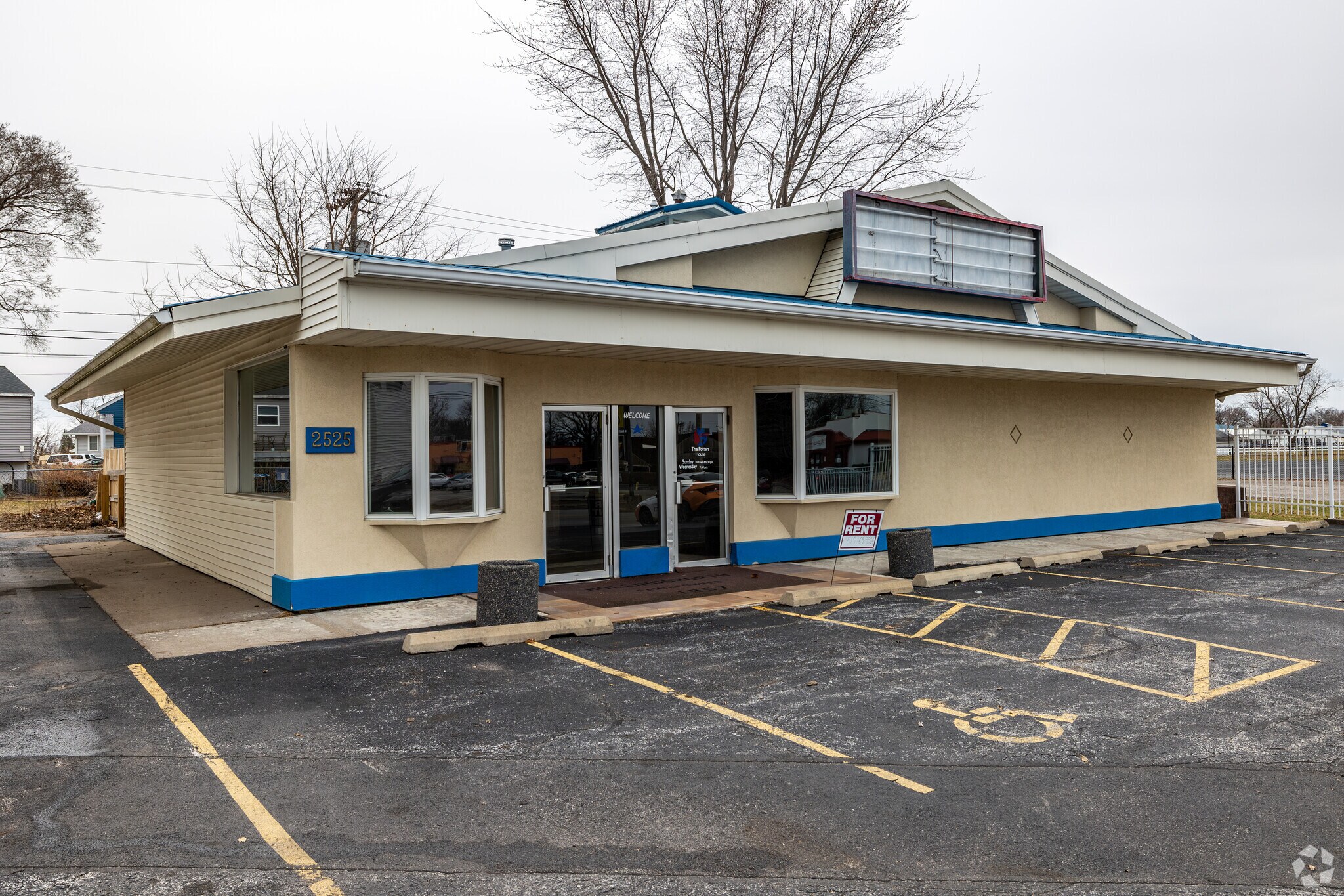 2525 W Locust St, Davenport, IA for Rent