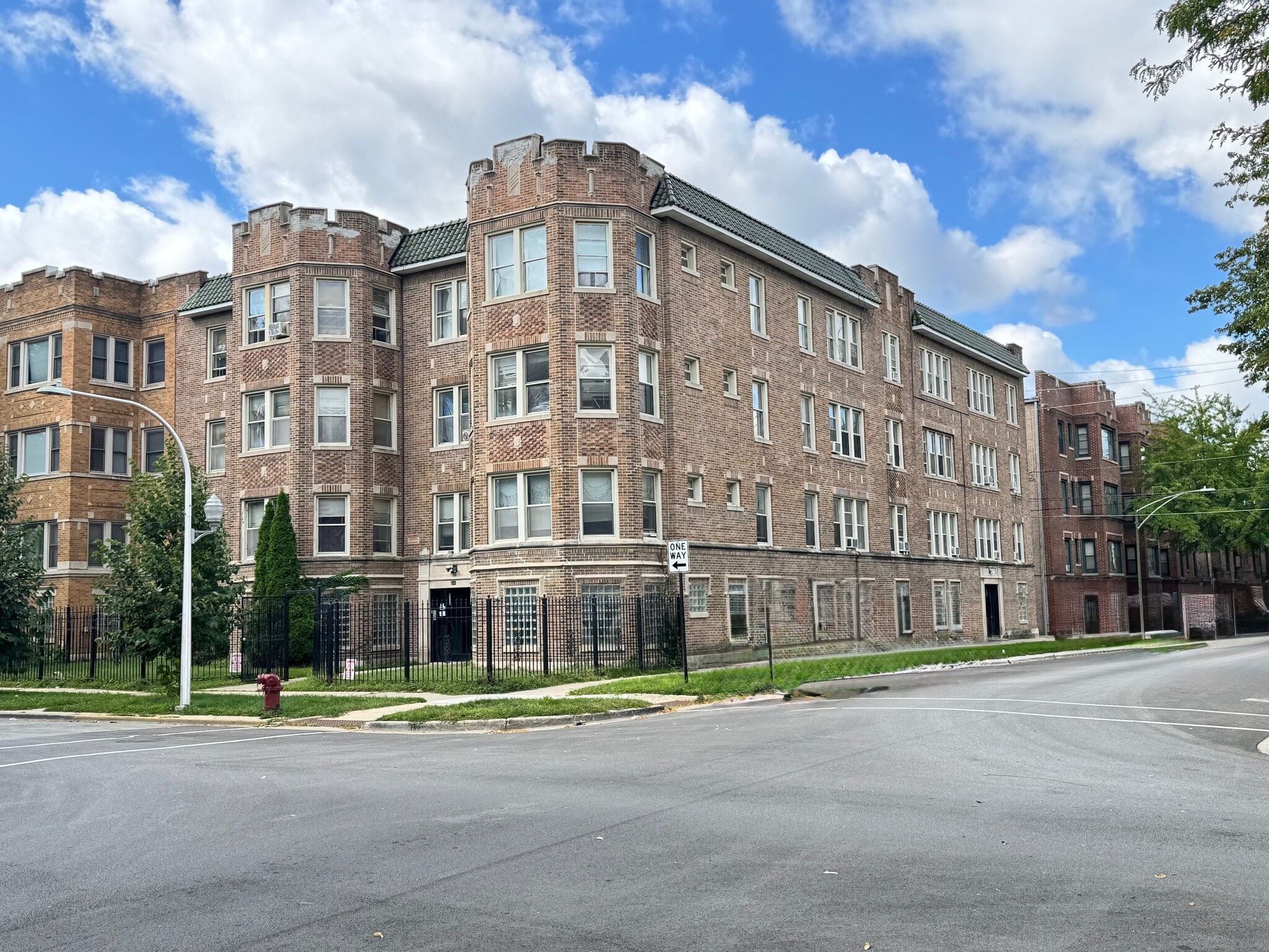 6800 S Paxton Ave, Chicago, IL for Sale