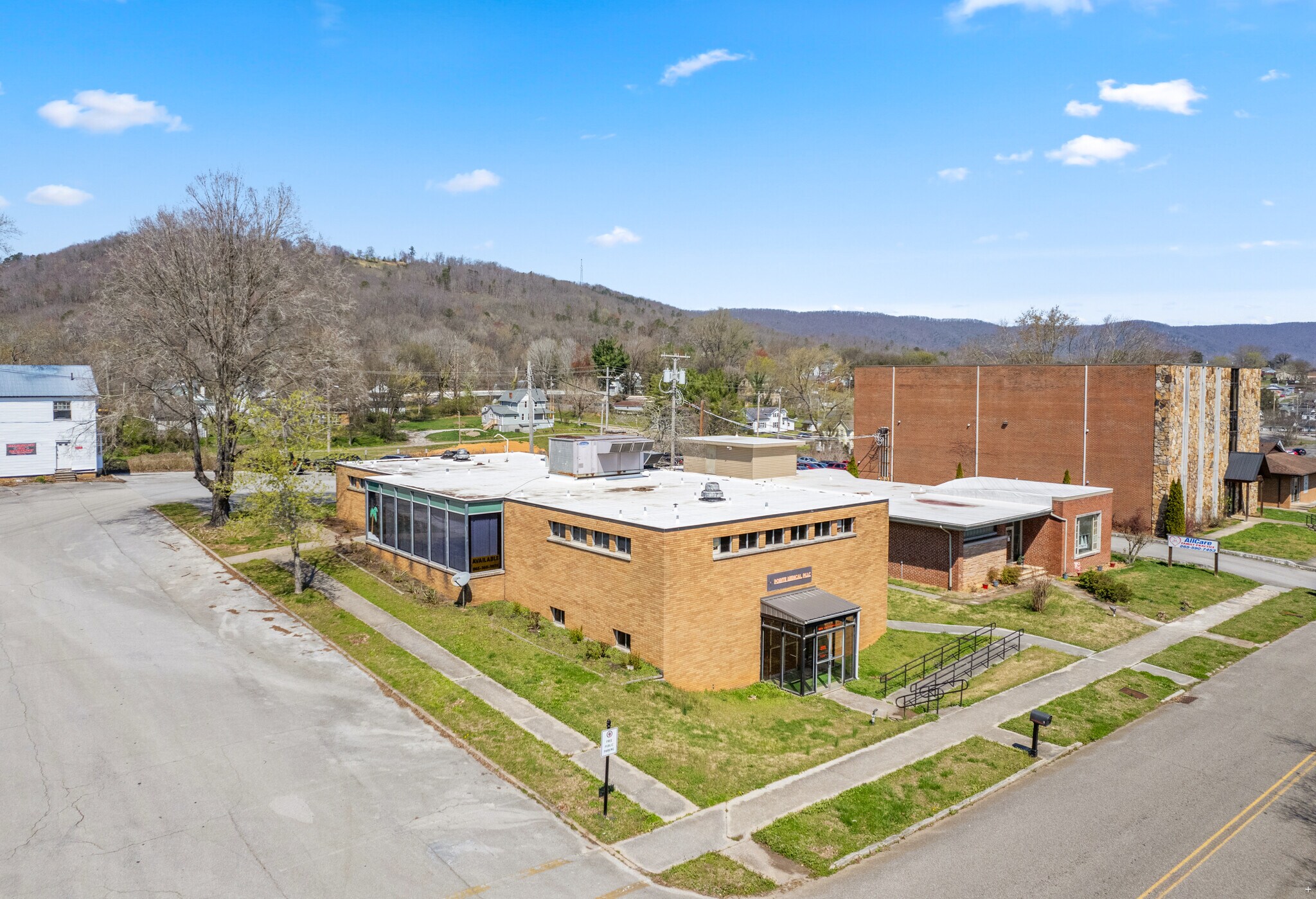 401 Devonia St Harriman, TN 37748 Flex Property for Sale on