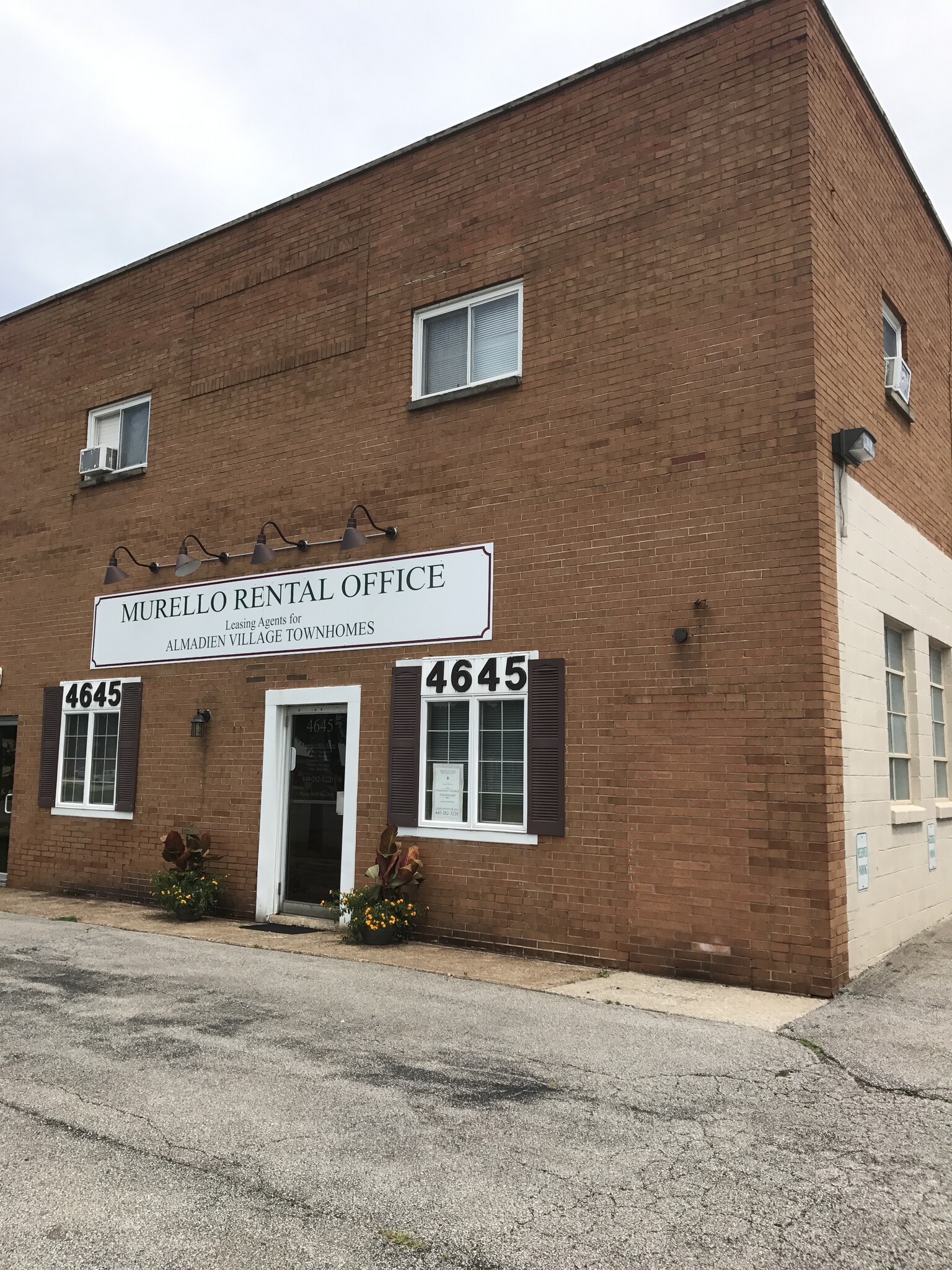 4645 Oberlin Ave, Lorain, OH for Sale