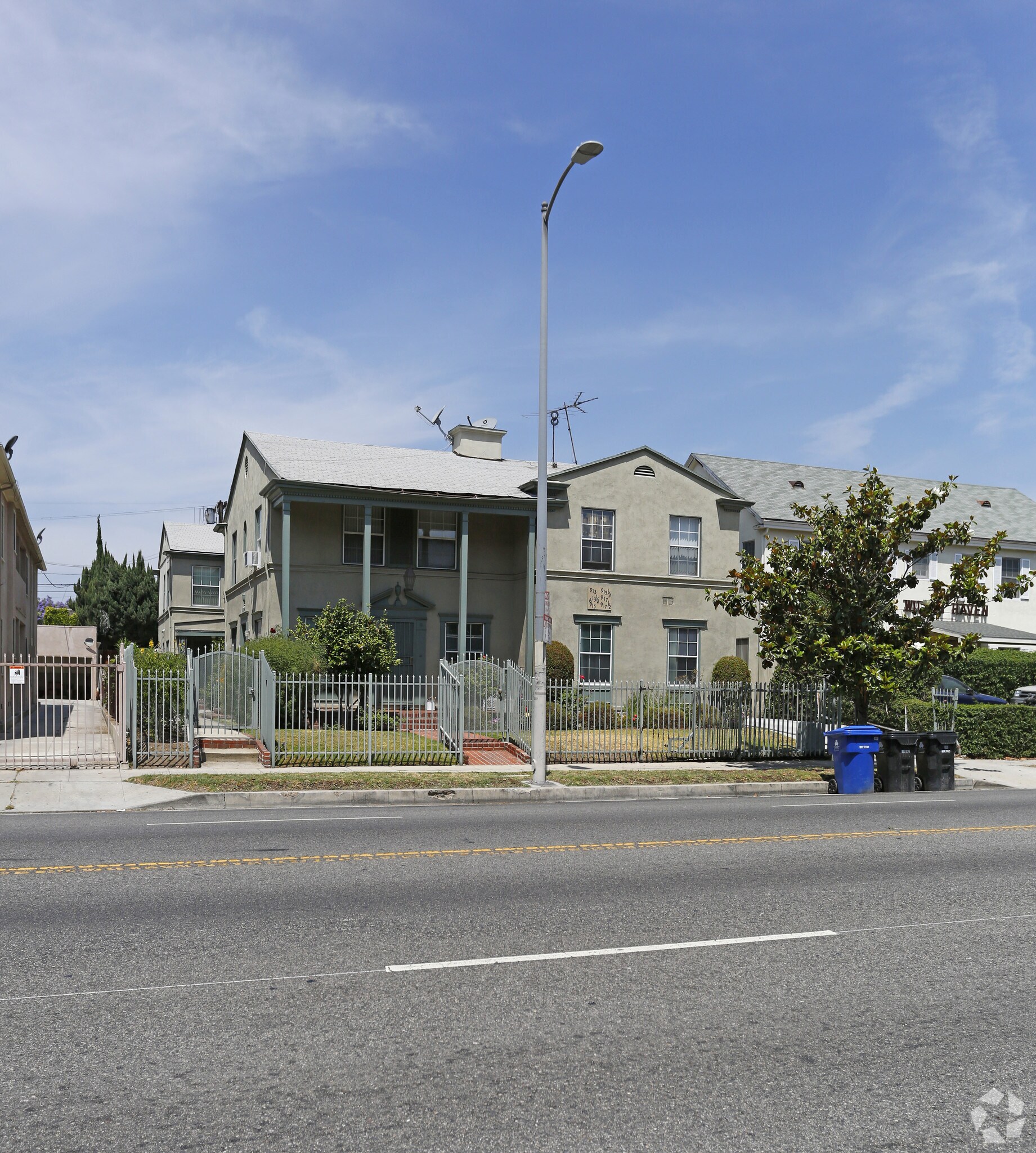 913 S Wilton Pl, Los Angeles, CA for Sale