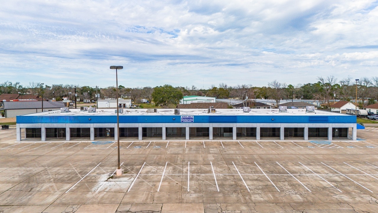 1602 N Mechanic St, El Campo, TX for Rent