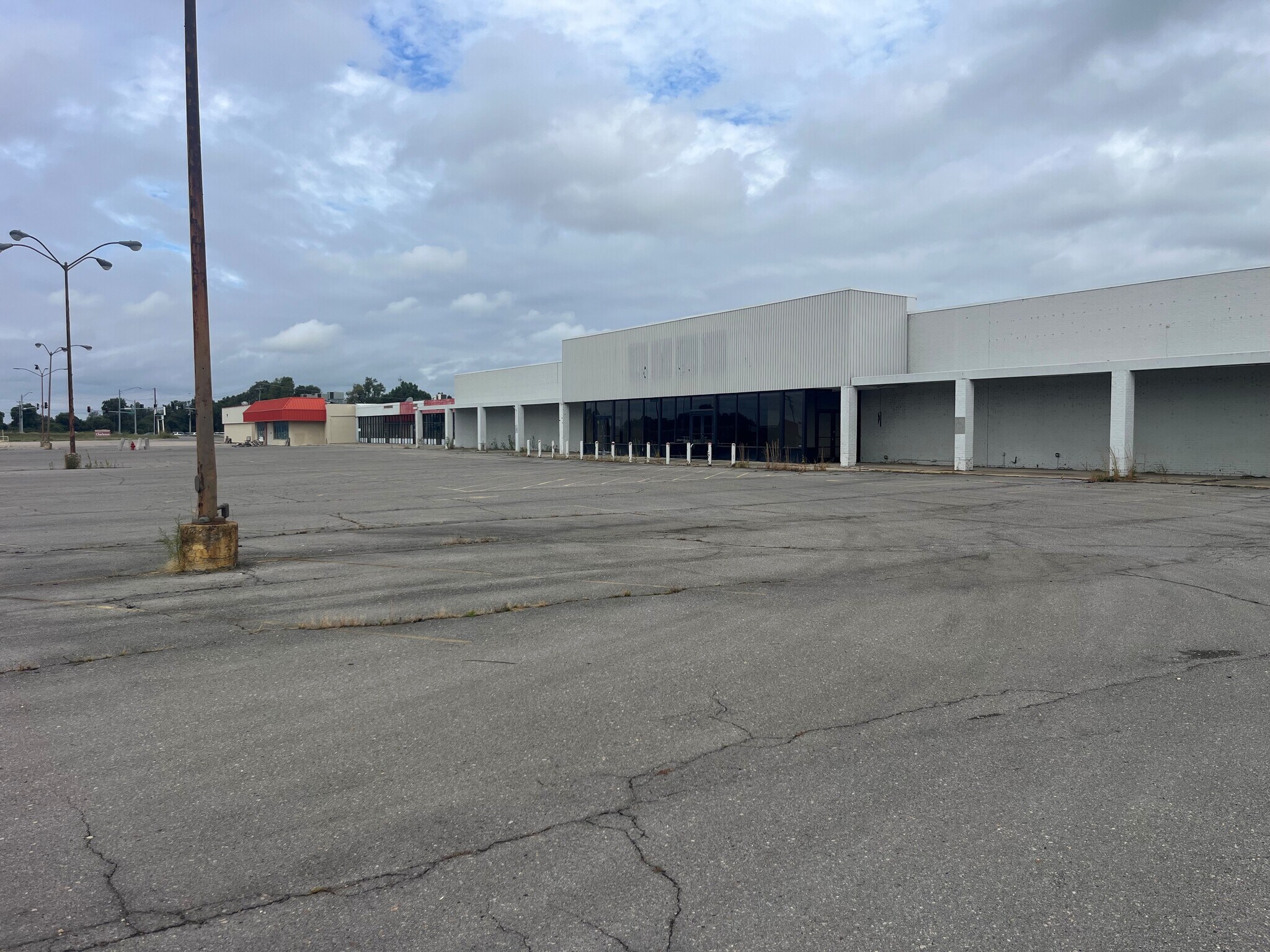 3, 5, 7, 9 Charleston Plaza, Charleston, MO for Sale
