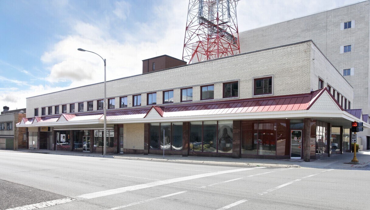 320-326 W Jefferson St, Rockford, IL for Rent