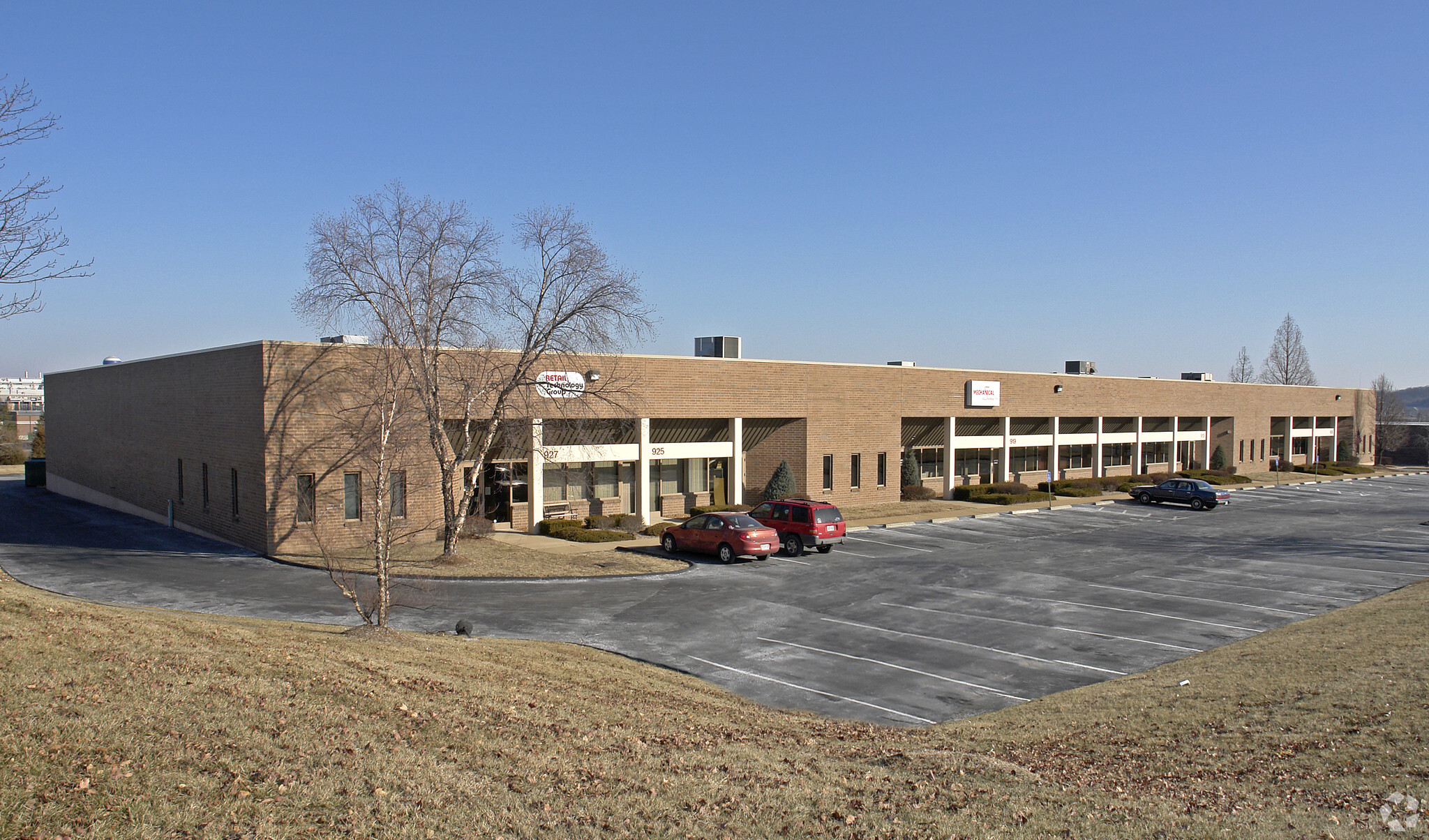909-927 Horan Dr, Fenton, MO for Rent