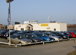 Mississauga, ON Auto Dealership - 1721 Dundas St E