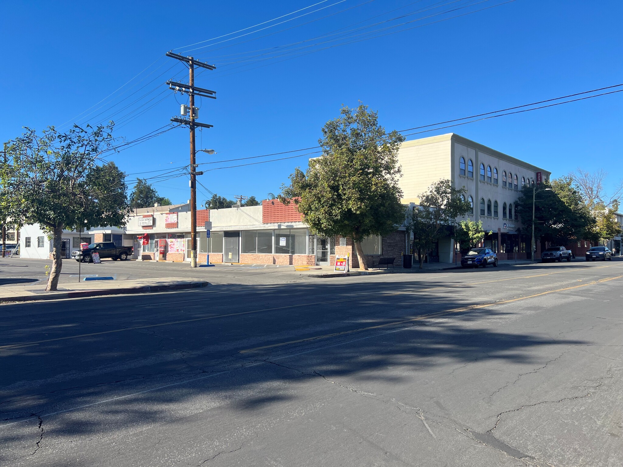 7209-7219 Owensmouth Ave, Canoga Park, CA for Rent