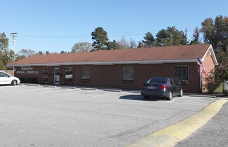Clayton, NC Veterinarian/Kennel - 1002 E Main St